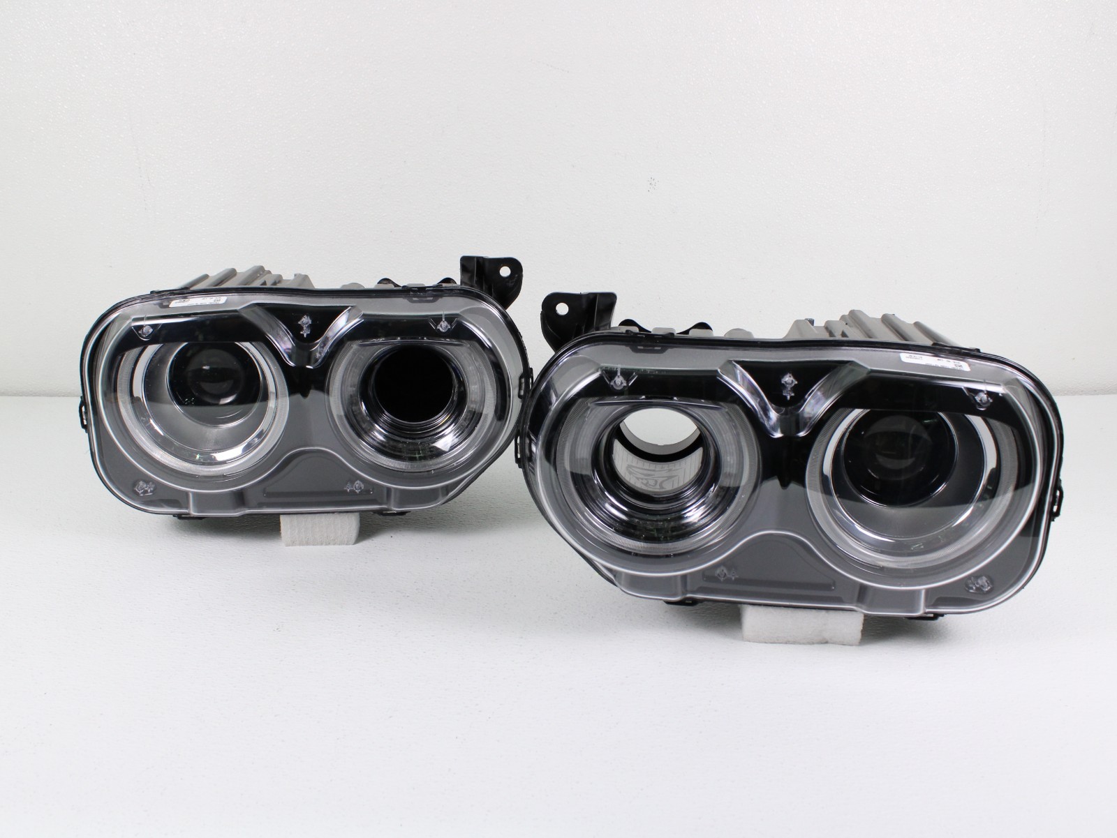 MINT 2015-2023 DODGE CHALLENGER HELLCAT LEFT RIGHT HID XENON HEADLIGHT SET OEM