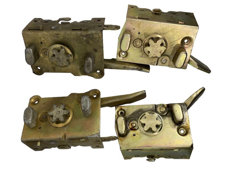 GAZ 21 VOLGA Door locks full set Juego completo de cerraduras para puertas