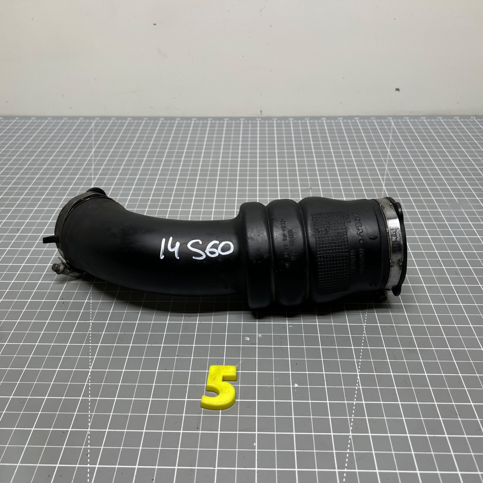 12-16 Volvo S60 2.5L Air Cleaner Intake Hose Tube – 08692401