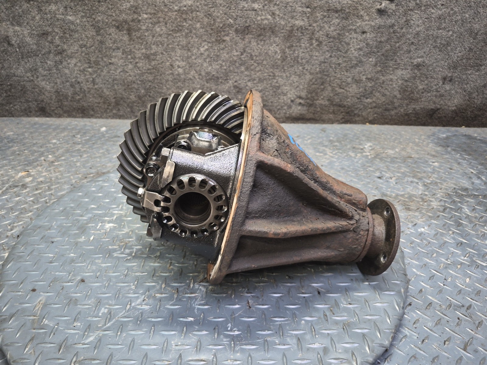 2003-2007 LEXUS UZJ100L LX470 REAR DIFFERENTIAL AXLE CARRIER 4.10 RATIO