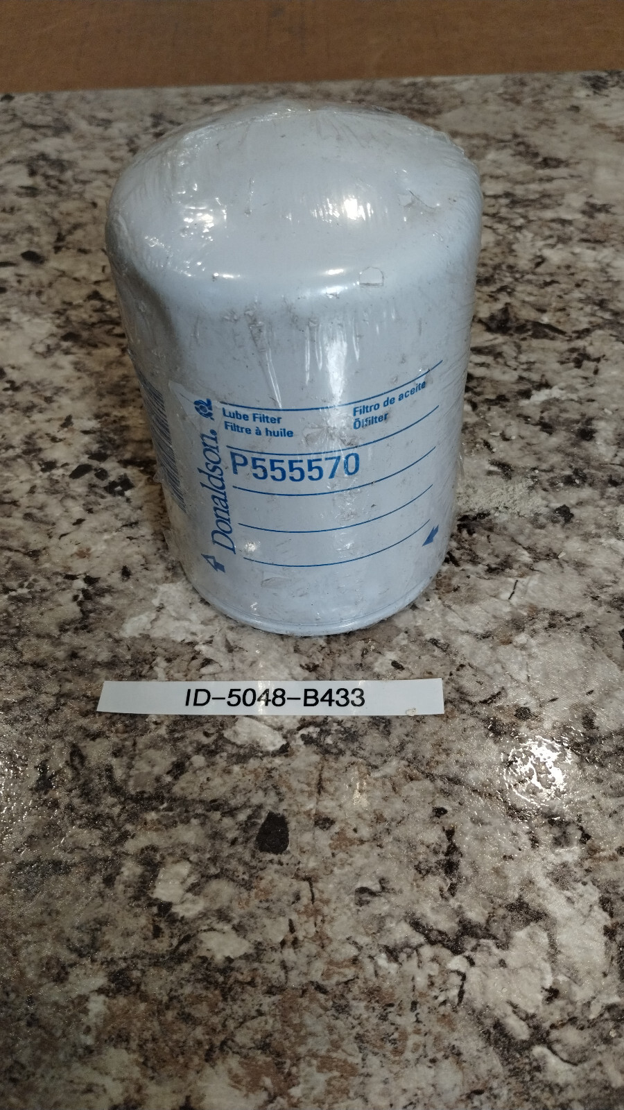 NEW QTY 1 Genuine Donaldson P555570 Lube Filter