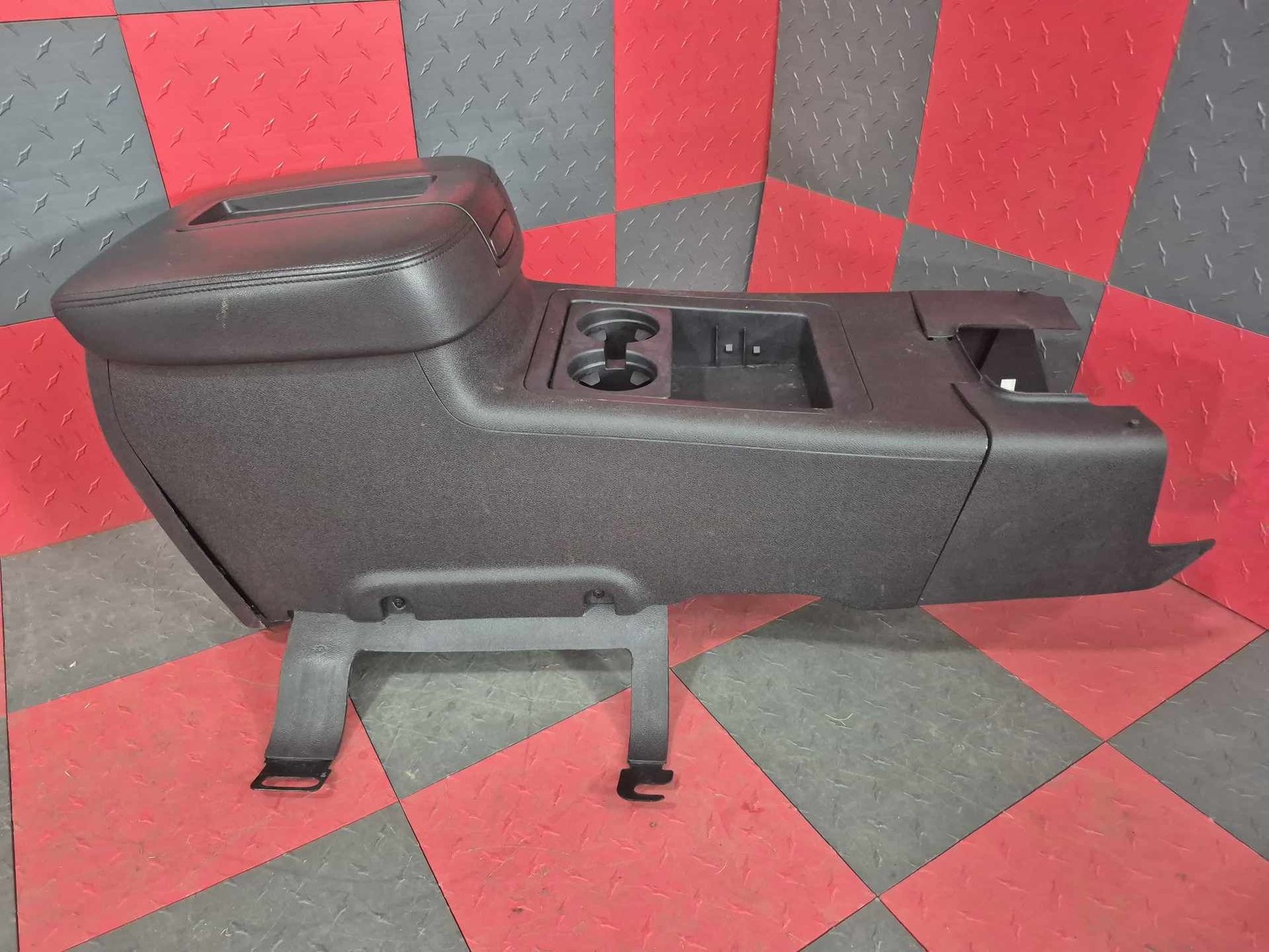 2010-2014 Chevrolet Tahoe Floor Mounted Center Console Assy w/oEntertainment Ctr