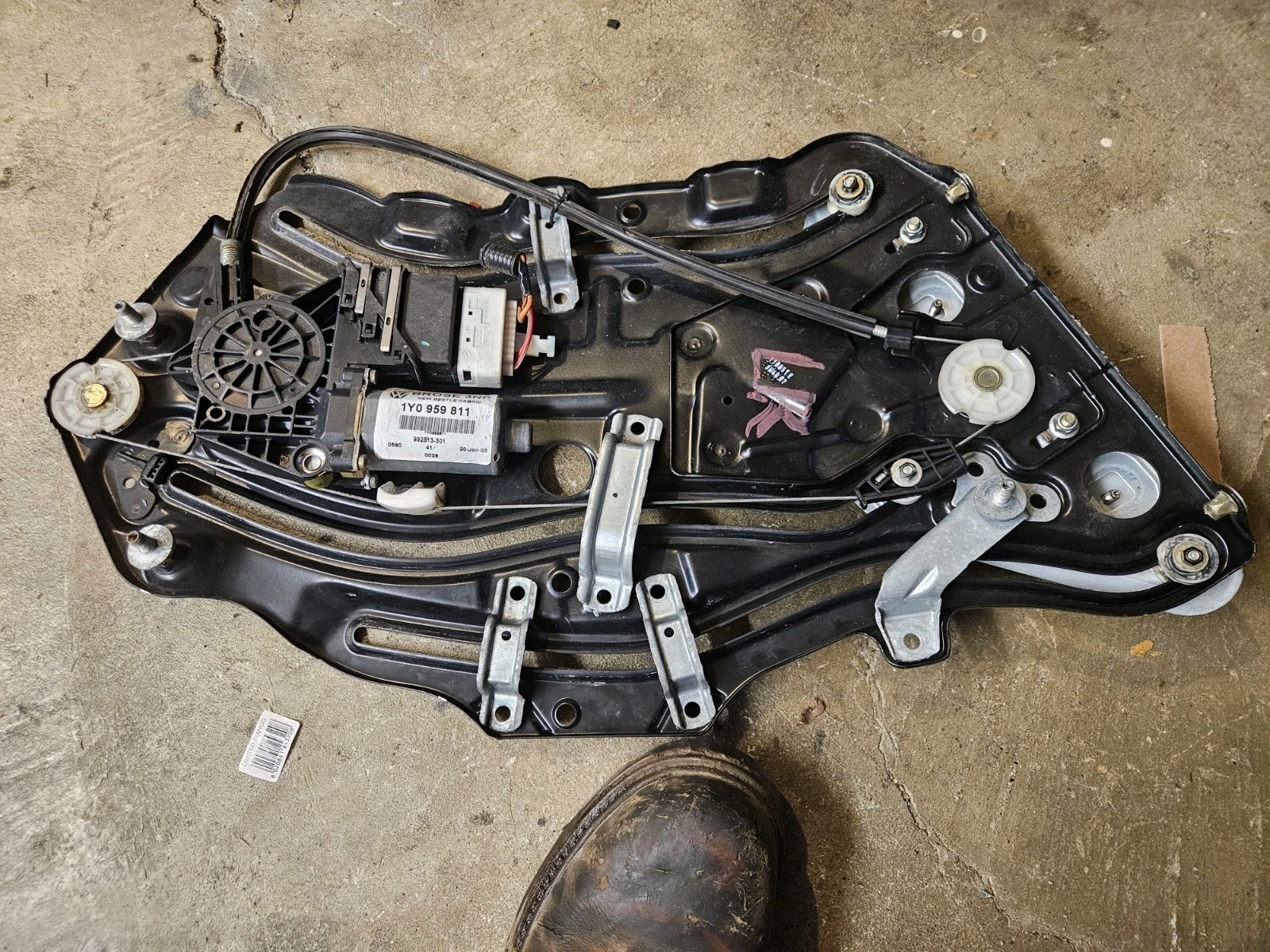 03-10 VW BEETLE CONVERTIBLE REAR LEFT DRIVER SIDE WINDOW REGULATOR W/MOTOR 03-10 VW BEETLE CONVERTIBLE REAR LEFT DRIVER SIDE WINDOW REGULATOR W/MOTOR