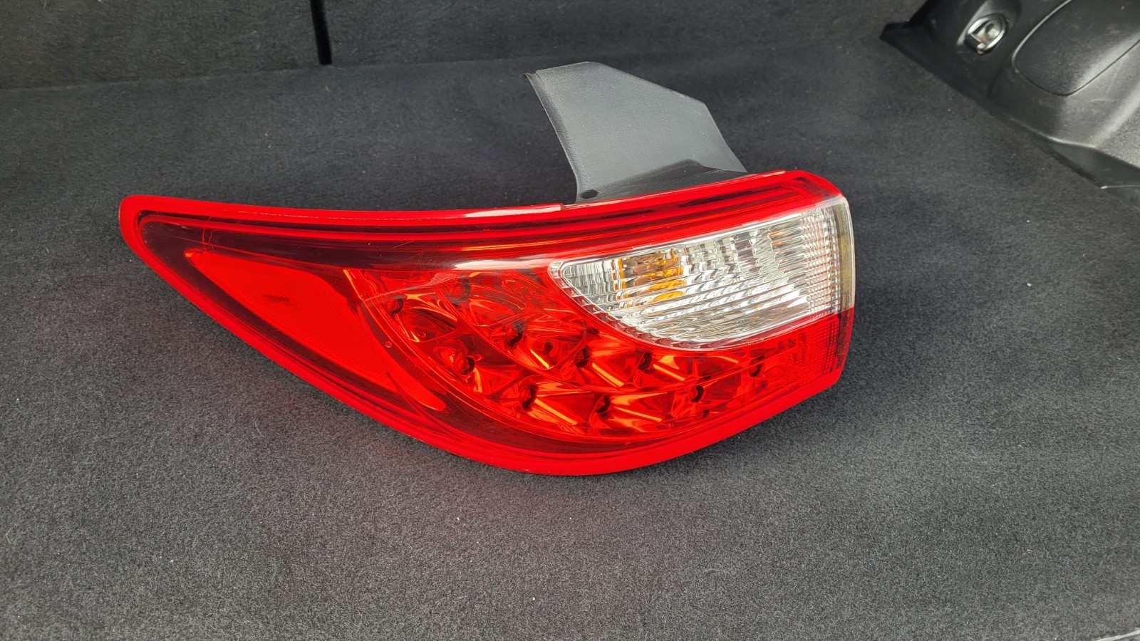 2013-2015 Infiniti JX35 QX60 Rear Left Driver Side Outer Tail Light Lamp OEM 2013-2015 Infiniti JX35 QX60 Rear Left Driver Side Outer Tail Light Lamp OEM