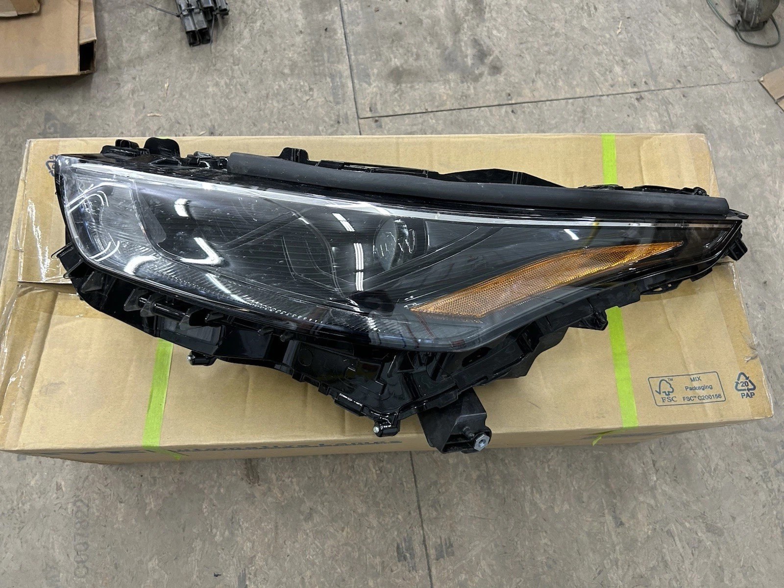 2022-2026 Toyota Highlander Left headlight OEM 81150-0E750 Repaired 2022-2026 Toyota Highlander Left headlight OEM 81150-0E750 Repaired