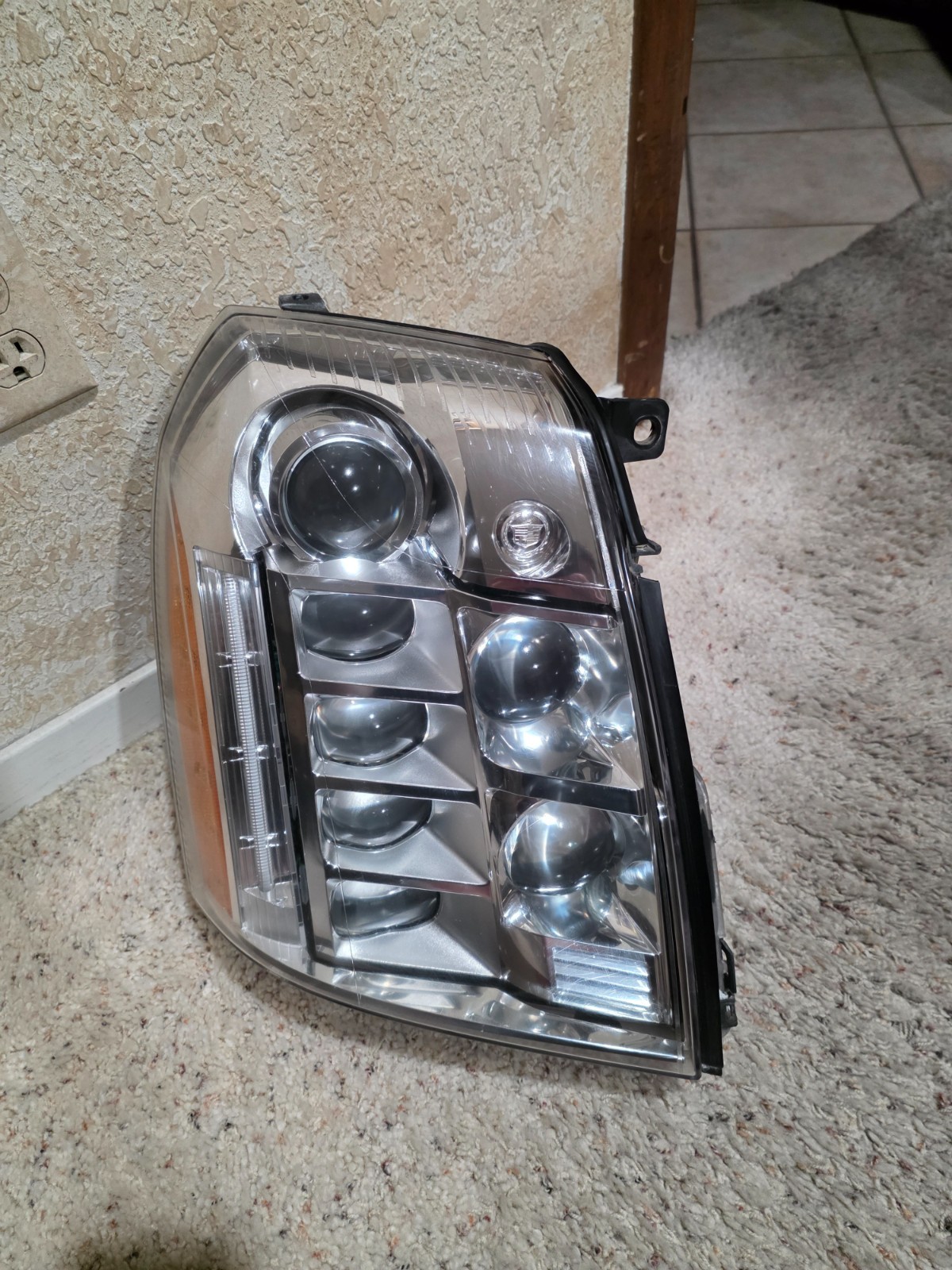 2008-2014 CADILLAC ESCALADE PLATINUM OEM PASSENGER HEADLIGHT INSURANCE QUALITY 2008-2014 CADILLAC ESCALADE PLATINUM OEM PASSENGER HEADLIGHT INSURANCE QUALITY