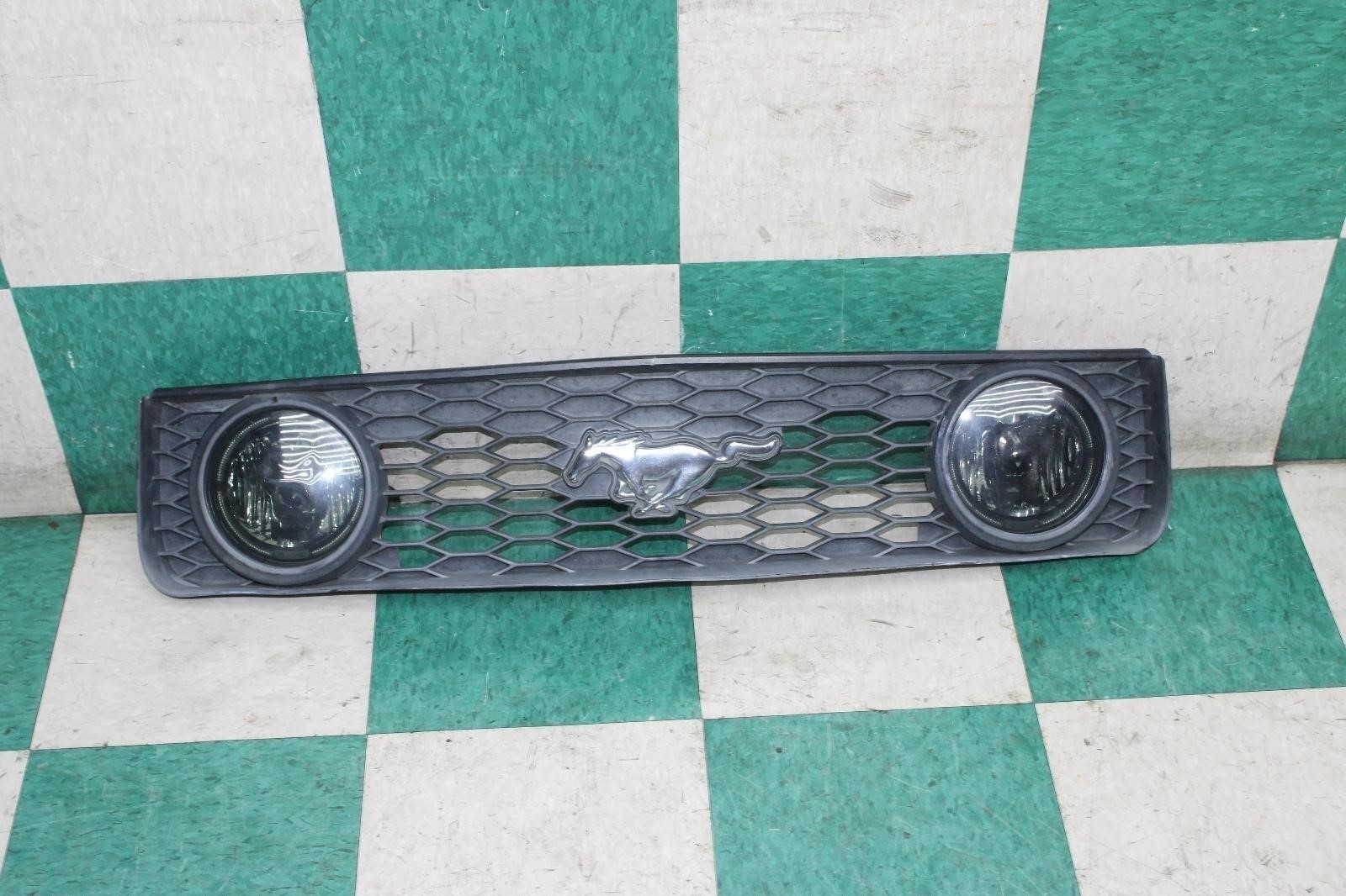 05-09 Mustang GT Black Upper Grill w/ Aftermarket LED Fog Lights OEM Factory WTY