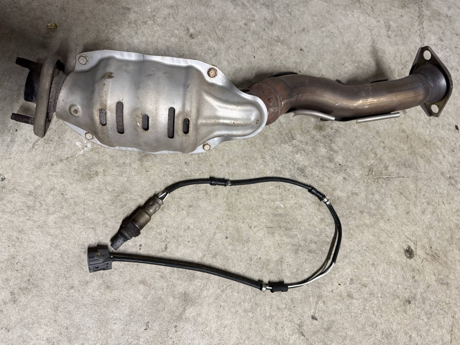 HONDA INSIGHT 2010-2014 REAR CATALYC CONVERTER ORIGINAL PART HONDA INSIGHT 2010-2014 REAR CATALYC CONVERTER ORIGINAL PART
