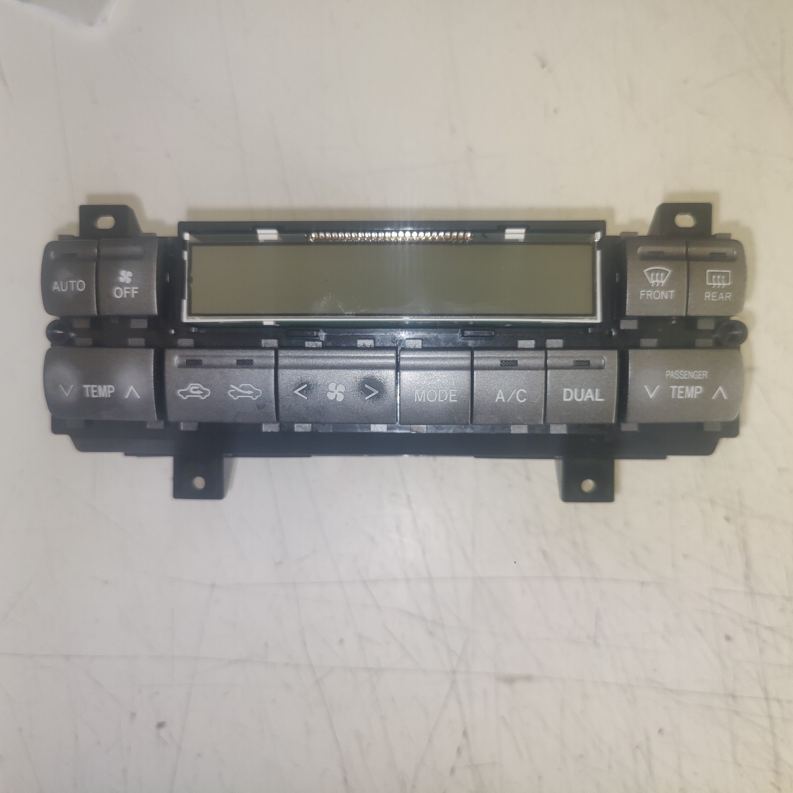 2003-2005 Lexus GX470 A/C HVAC Climate Control Unit Non Navigation 88650-60770 2003-2005 Lexus GX470 A/C HVAC Climate Control Unit Non Navigation 88650-60770