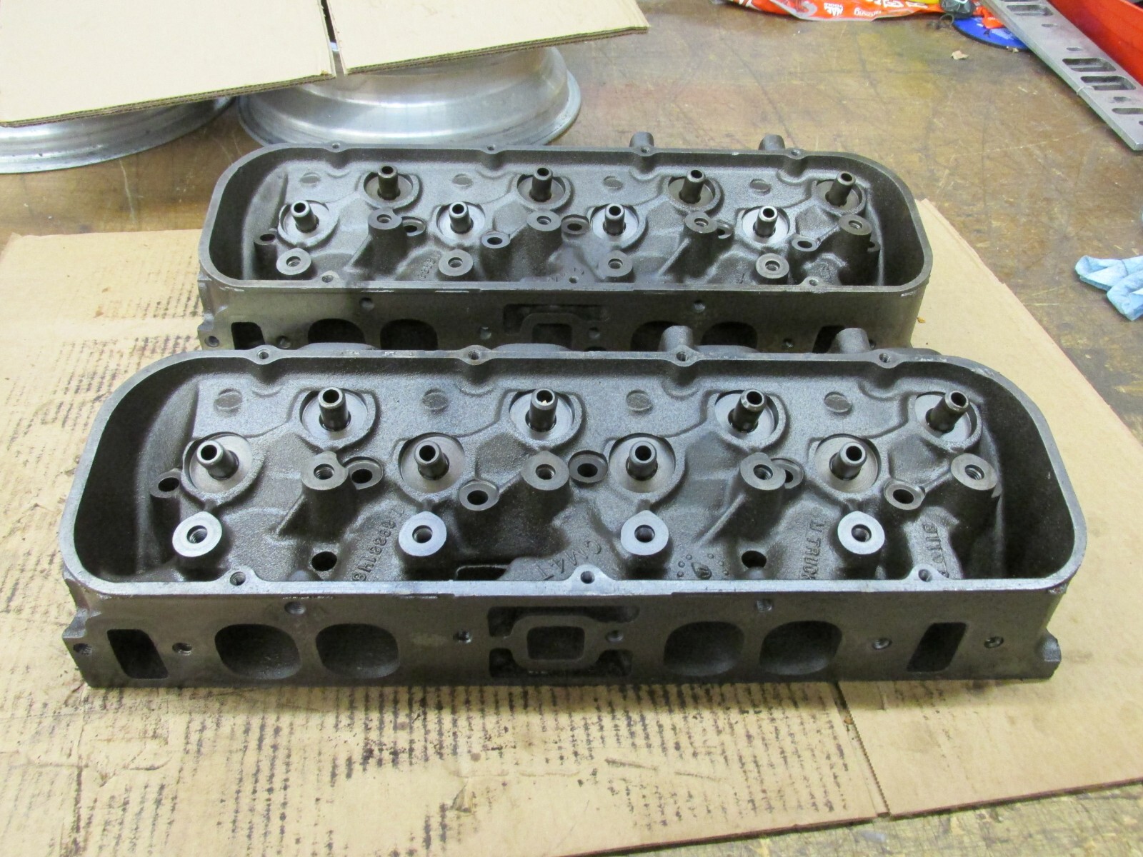1969 BBC Big Block Chevy 396 Oval Port Heads 3933148 148 B-10-9 B-11-9 1969 BBC Big Block Chevy 396 Oval Port Heads 3933148 148 B-10-9 B-11-9