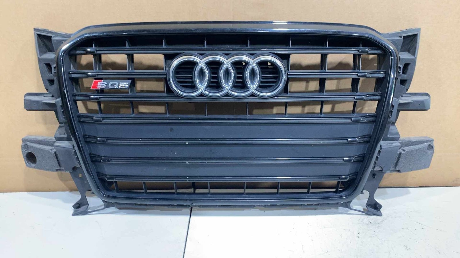 2014-17 Audi Q5 S-Line SQ5 Front Bumper has Minor damage to center strips (MK)