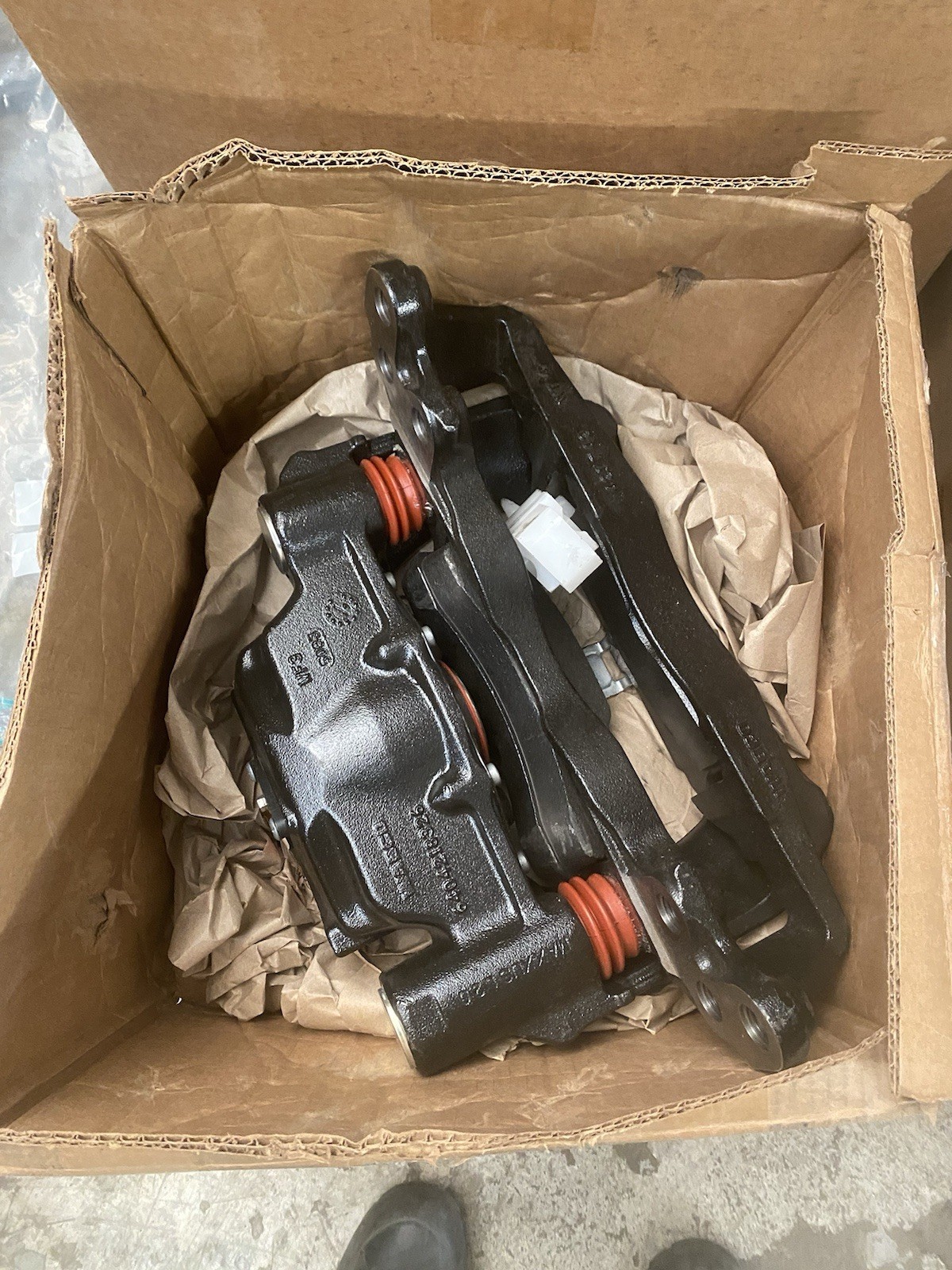 BRAND NEW Wabco Caliper Maxxus L 2.0 6404218326 BRAND NEW Wabco Caliper Maxxus L 2.0 6404218326