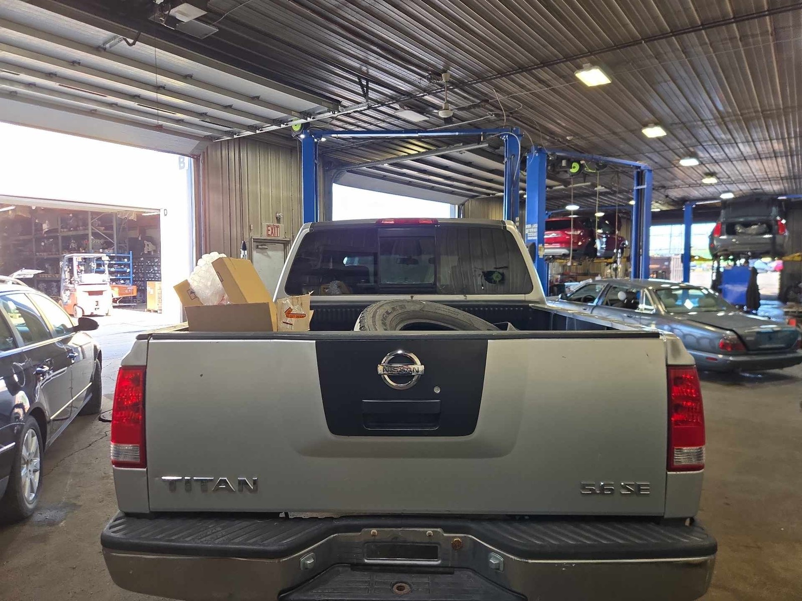 Used Tailgate fits: 2004 Nissan Titan w/o utility box package Grade C