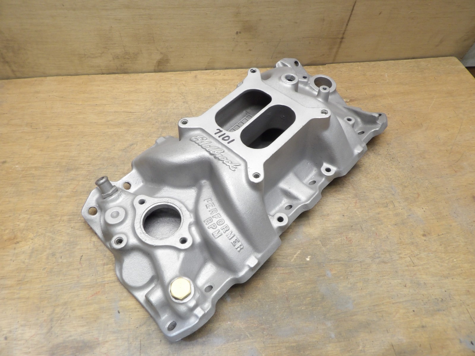 Edelbrock 7101 Performer RPM Intake Manifold Aluminum Small Block Chevy Holley👀