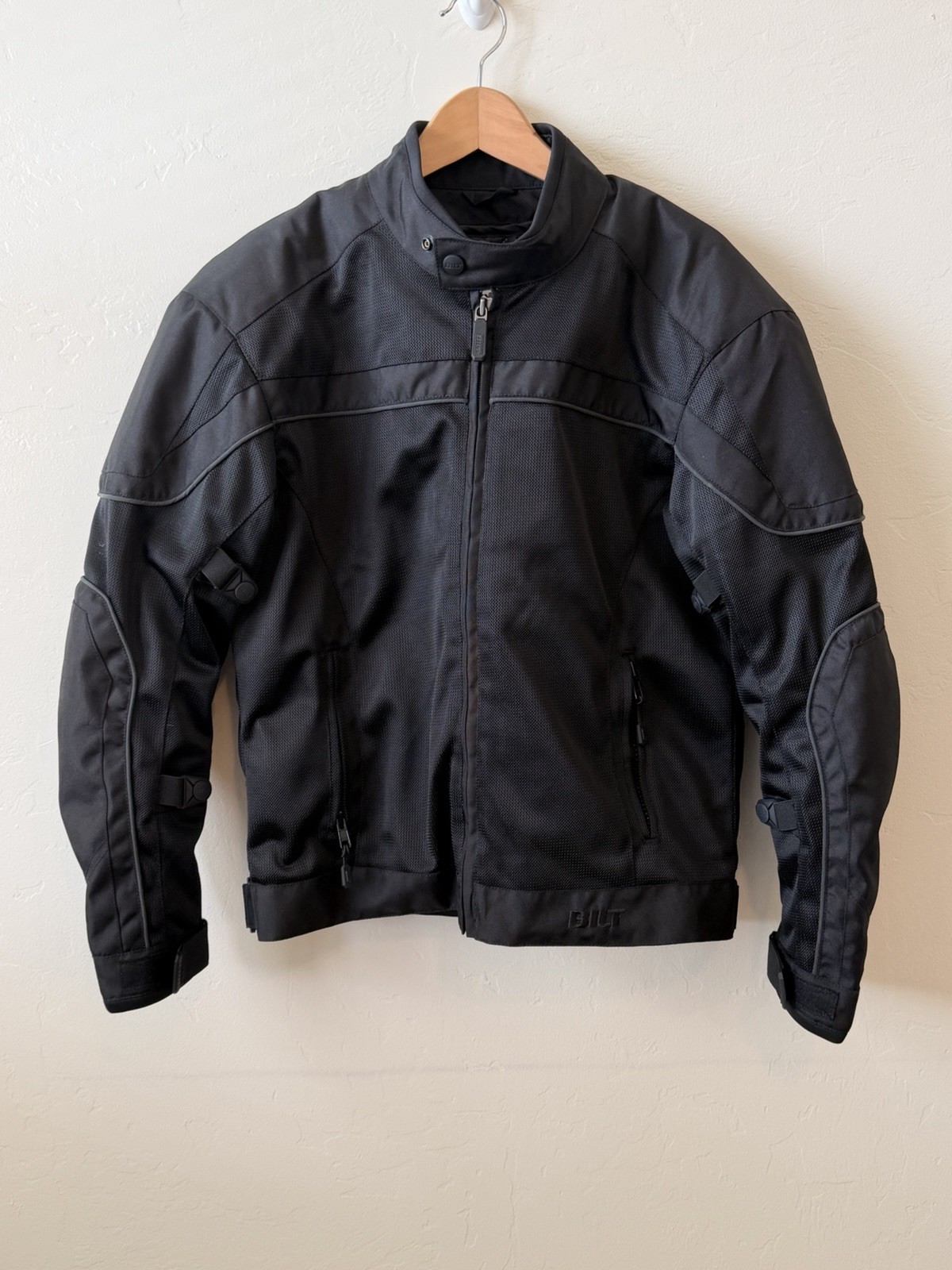 BiLT Techno Men’s Motorcycle Mesh Armor Jacket (M) BiLT Techno Men’s Motorcycle Mesh Armor Jacket (M)
