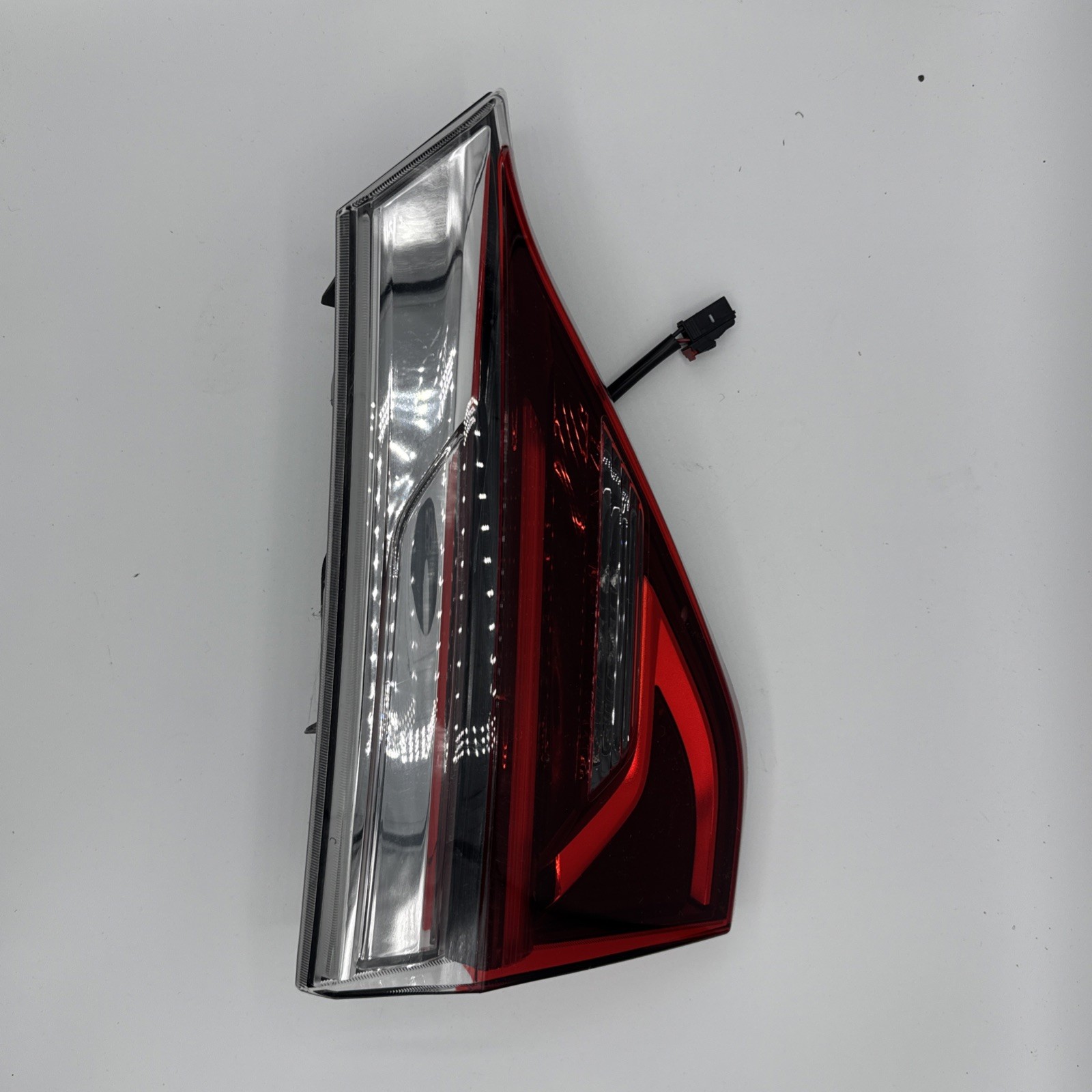 2022-2024 BUICK ENCLAVE 4NC56 REAR LEFT SIDE INNER TAILLIGHT TAIL LAMP OEM 2022-2024 BUICK ENCLAVE 4NC56 REAR LEFT SIDE INNER TAILLIGHT TAIL LAMP OEM