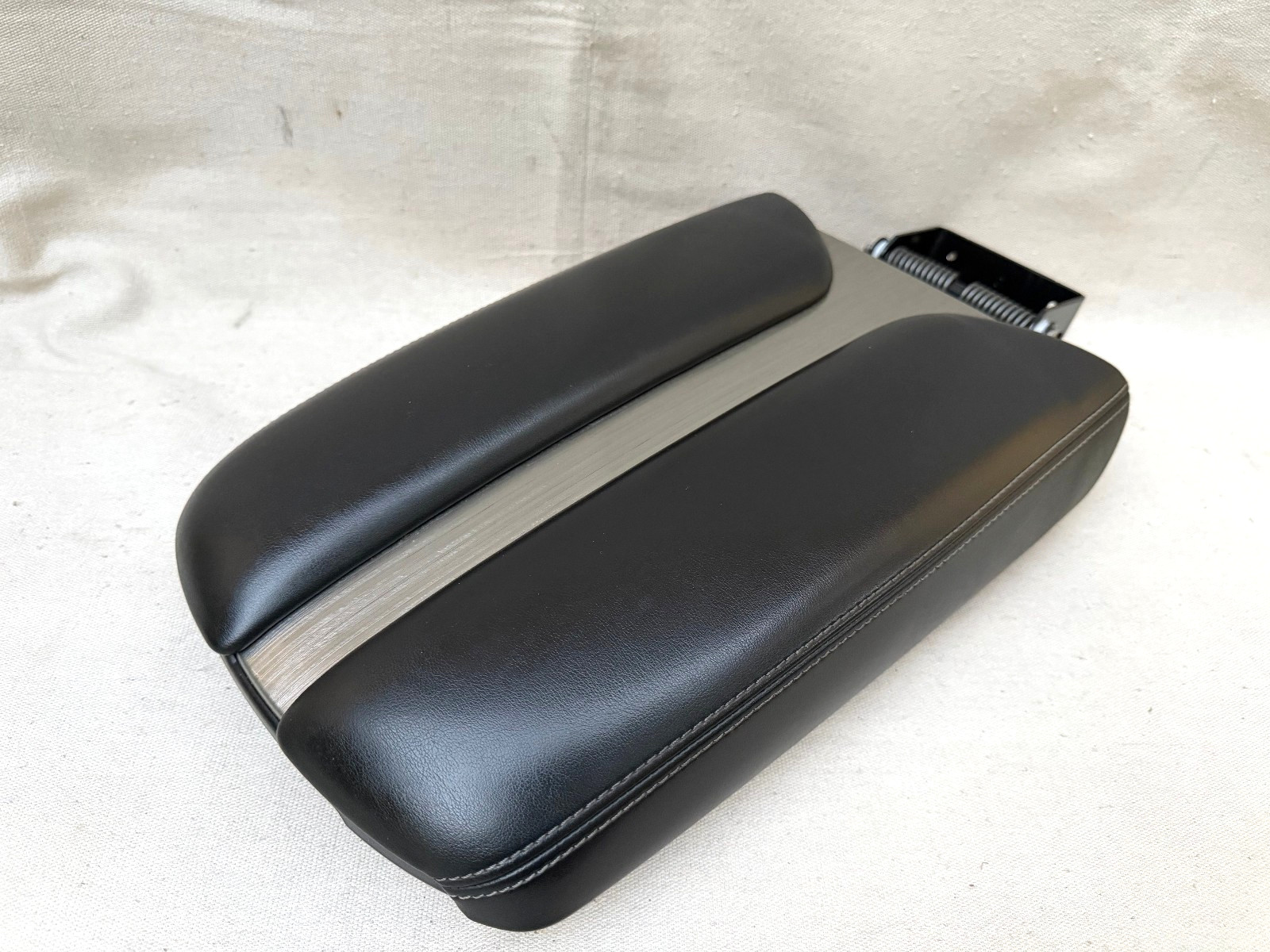 NICE 2015-2021 Nissan Murano Center Console Armrest Lid Black Leather - OEM NICE 2015-2021 Nissan Murano Center Console Armrest Lid Black Leather - OEM