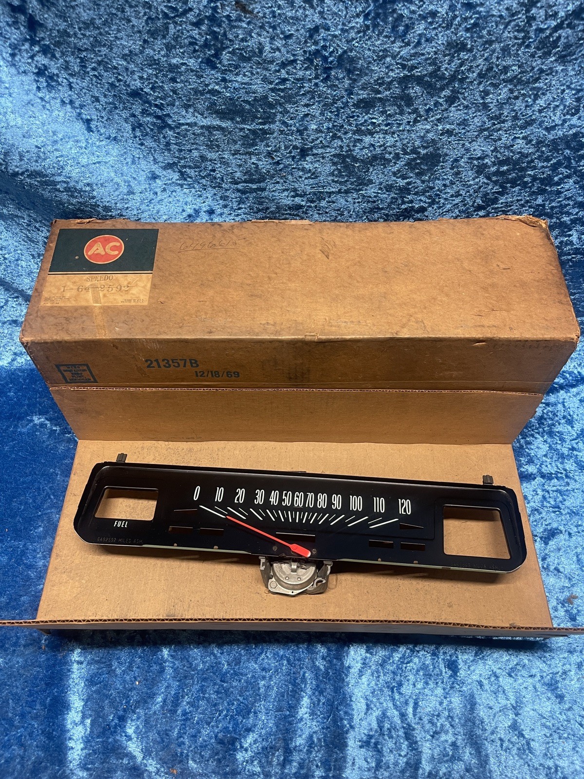 Nos 6496615 69-74 Nova Speedometer, 120 MPH, w/o Console Gauges new old stock GM Nos 6496615 69-74 Nova Speedometer, 120 MPH, w/o Console Gauges new old stock GM