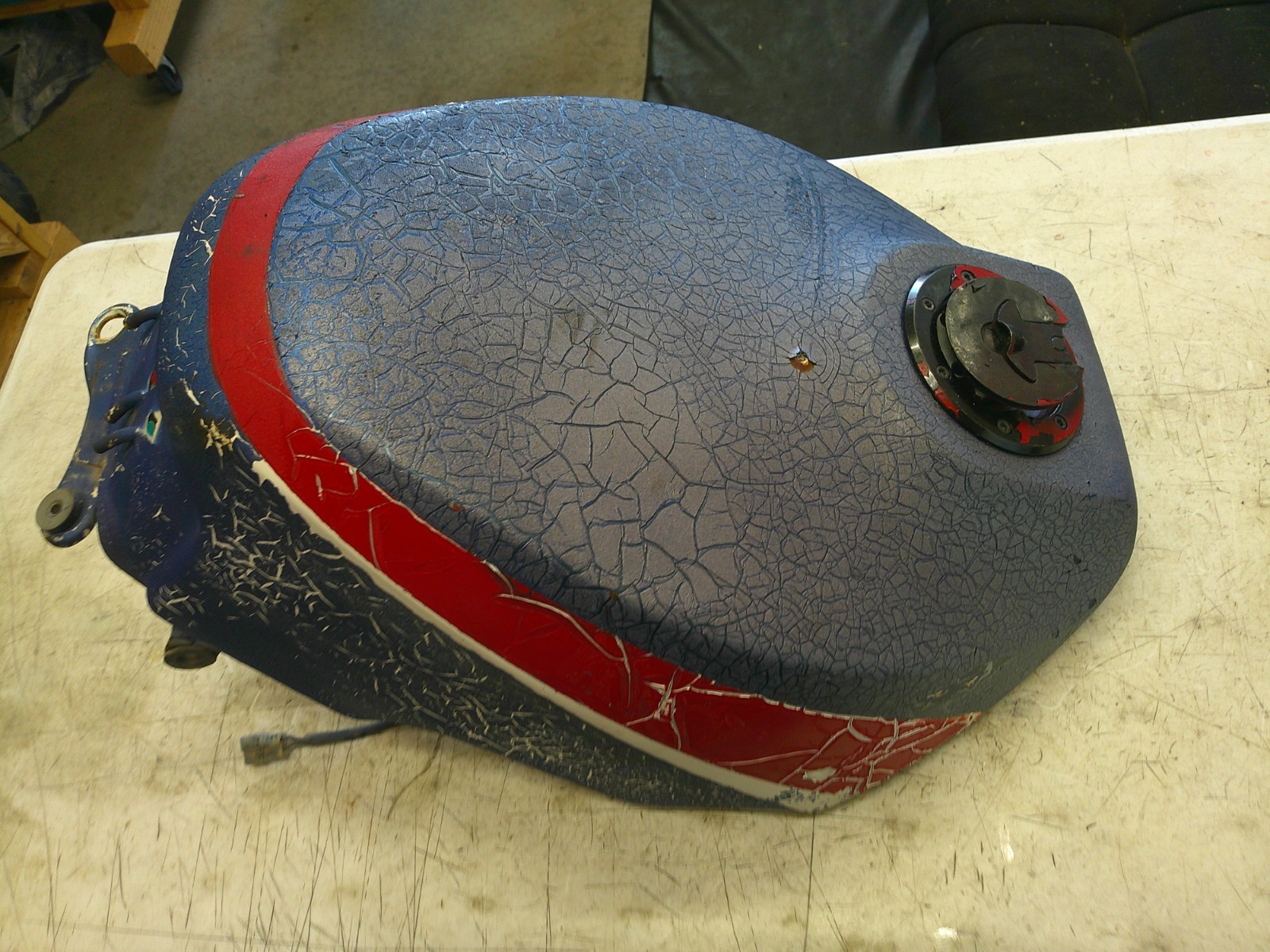 1985-1989 Kawasaki Ninja 600 ZX600A gas tank fuel tank 1985-1989 Kawasaki Ninja 600 ZX600A gas tank fuel tank