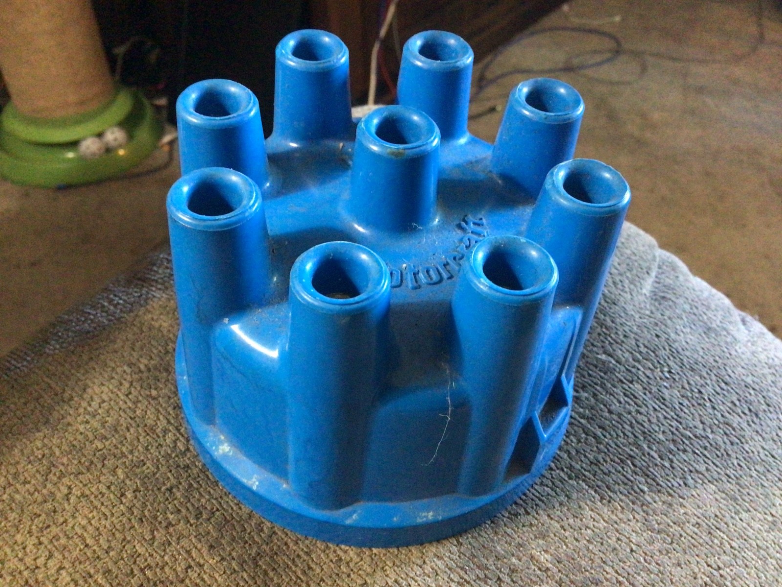 FORD 289 302 351 390 427 428 429 460 MOTORCRAFT DISTRIBUTOR CAP NEW 1958 - 1973 FORD 289 302 351 390 427 428 429 460 MOTORCRAFT DISTRIBUTOR CAP NEW 1958 - 1973