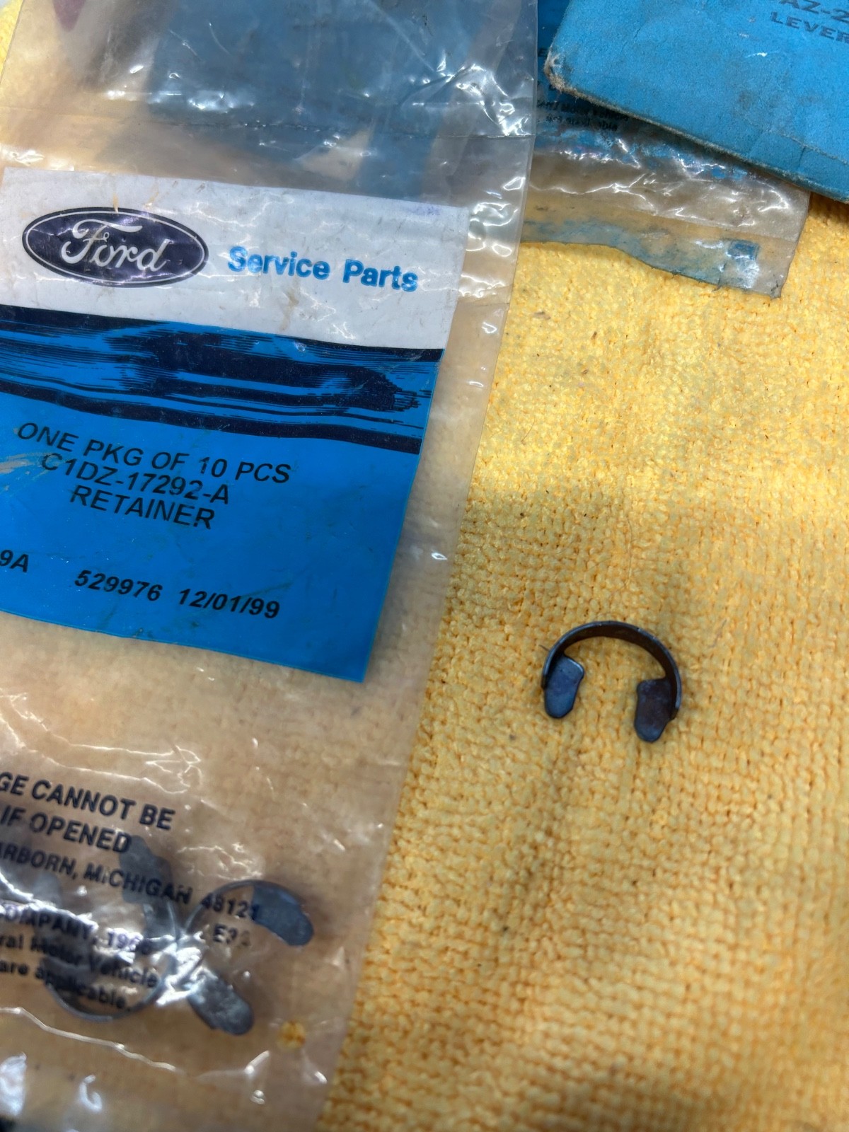 1964 1/2-1995 Ford Mustang Speedometer Cable Gear Retainer Clip - C1DZ-17292 USA 1964 1/2-1995 Ford Mustang Speedometer Cable Gear Retainer Clip - C1DZ-17292 USA
