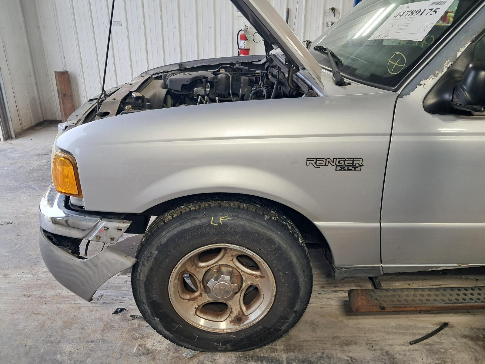 2001-2003 FORD RANGER Left Fender w/o Wheel Lip Moulding Left