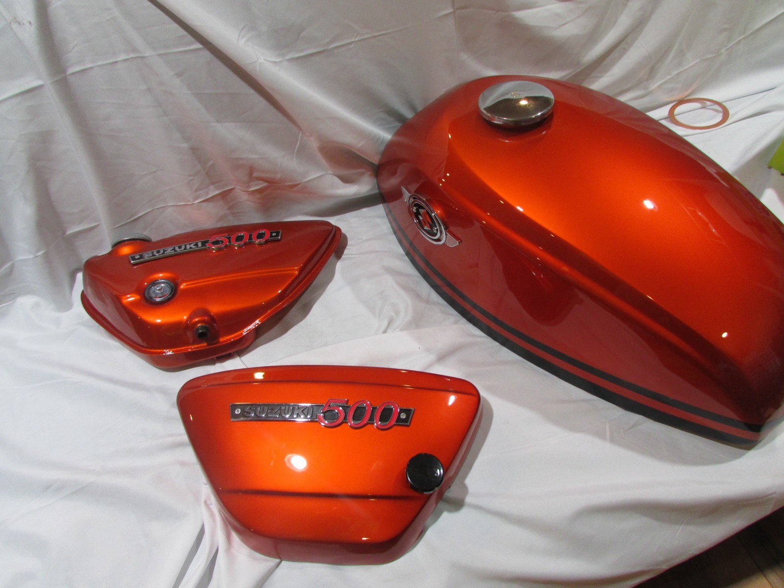 1969 SUZUKI T500 SHOW QUALITY  FUEL TANK  AND SIDE COVER SET  CANDY ORANGE