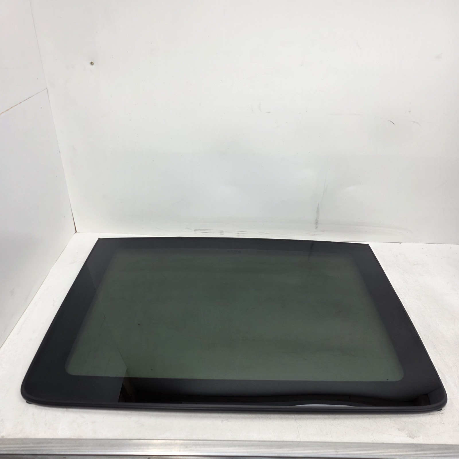 2017-2026 Cadillac XT5 Front Moving/Sliding Panoramic Sunroof Window Glass OEM