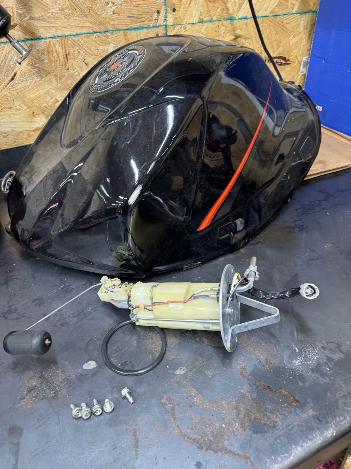 2008 SUZUKI GSXR 1000 FUEL PUMP SENDING UNIT 2008 SUZUKI GSXR 1000 FUEL PUMP SENDING UNIT