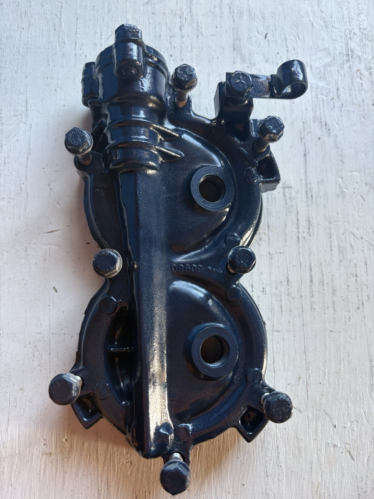 Johnson Evinrude Outboard 9.5 HP / 1964 - 1973 / Cylinder Head & Bolts Assembly
