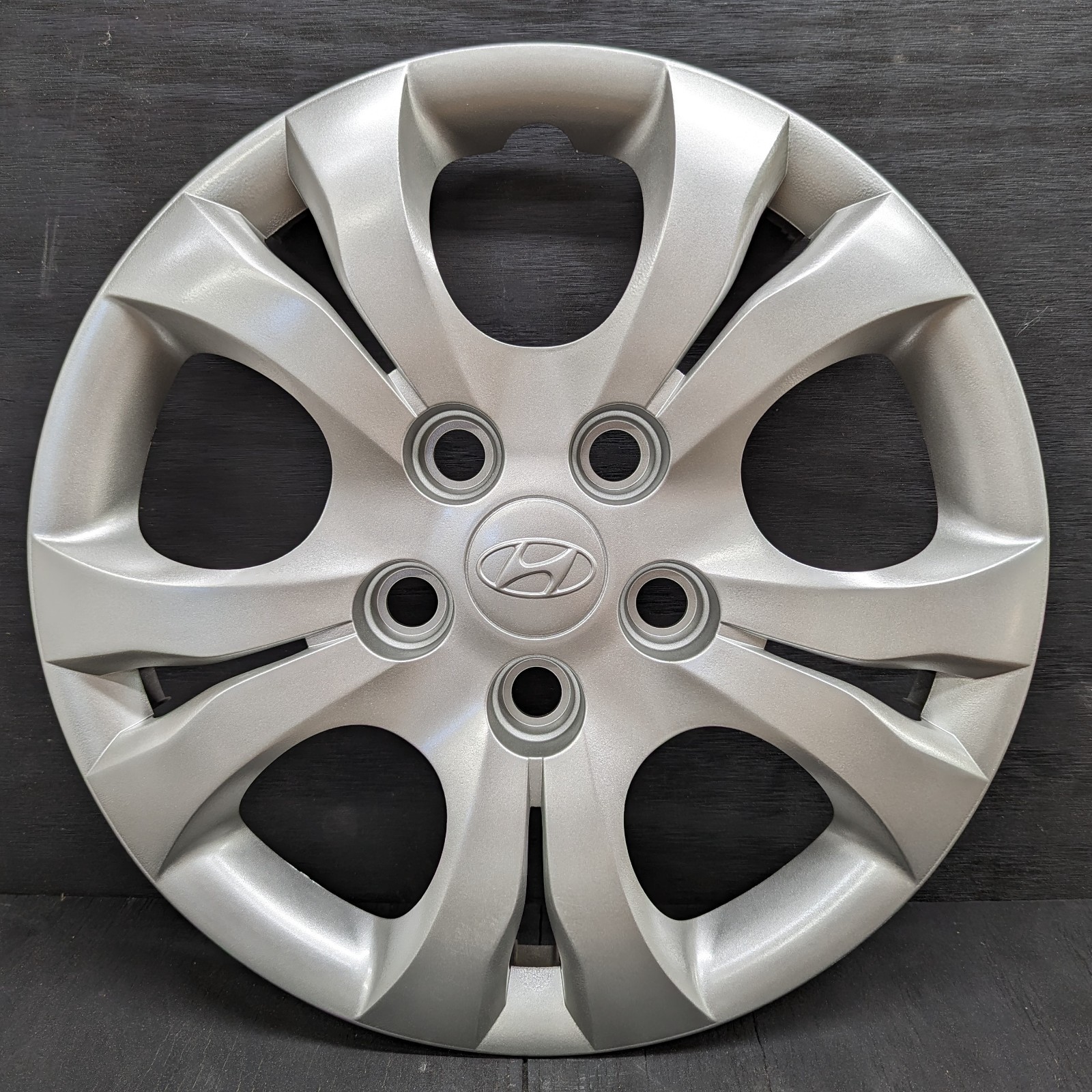 HYUNDAI ELANTRA 55566 15” Hubcap BOLT-ON OEM 2010 2011 2012 2013 2014 2015 2016
