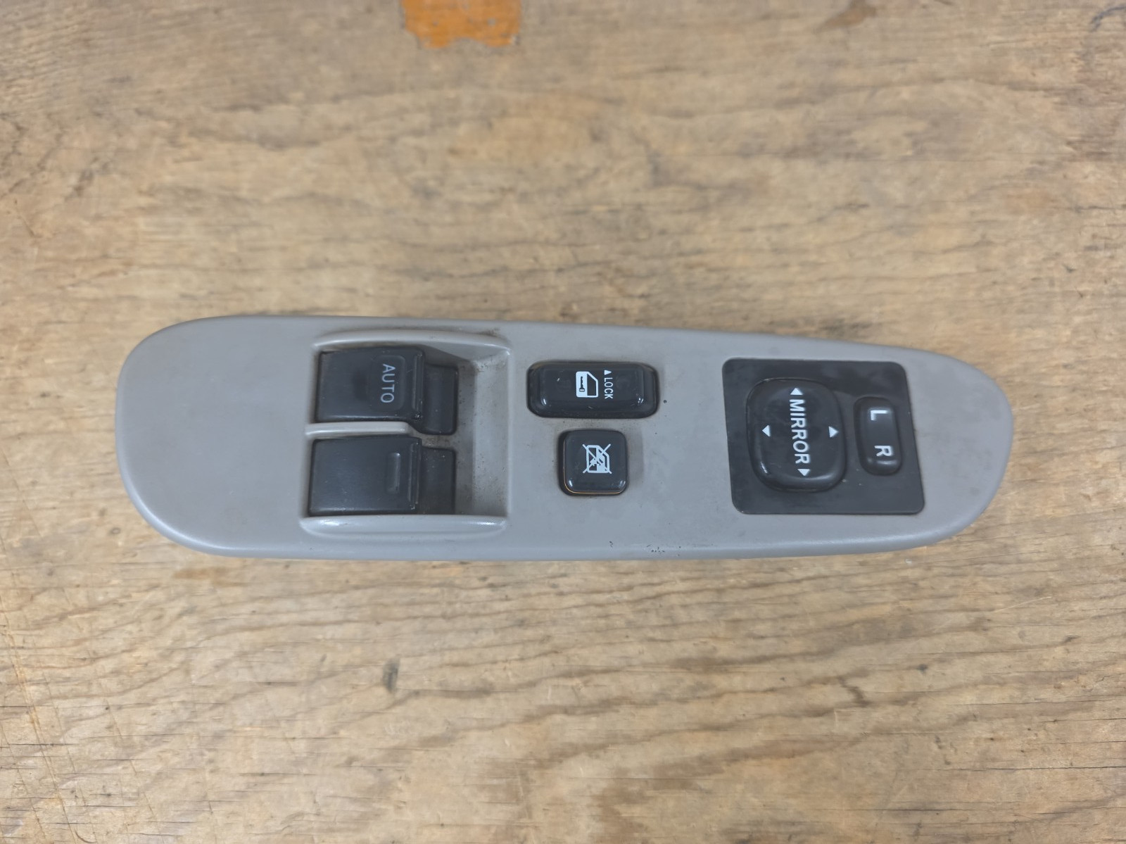 2001 - 2006 Toyota Tundra Driver Left Side Power Window Master Switch OEM 2001 - 2006 Toyota Tundra Driver Left Side Power Window Master Switch OEM