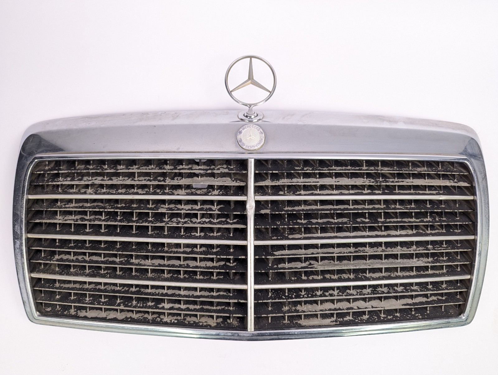 1986-1993 Mercedes-Benz W124 Front Bumper Grill OEM Factory 1248880223 1986-1993 Mercedes-Benz W124 Front Bumper Grill OEM Factory 1248880223