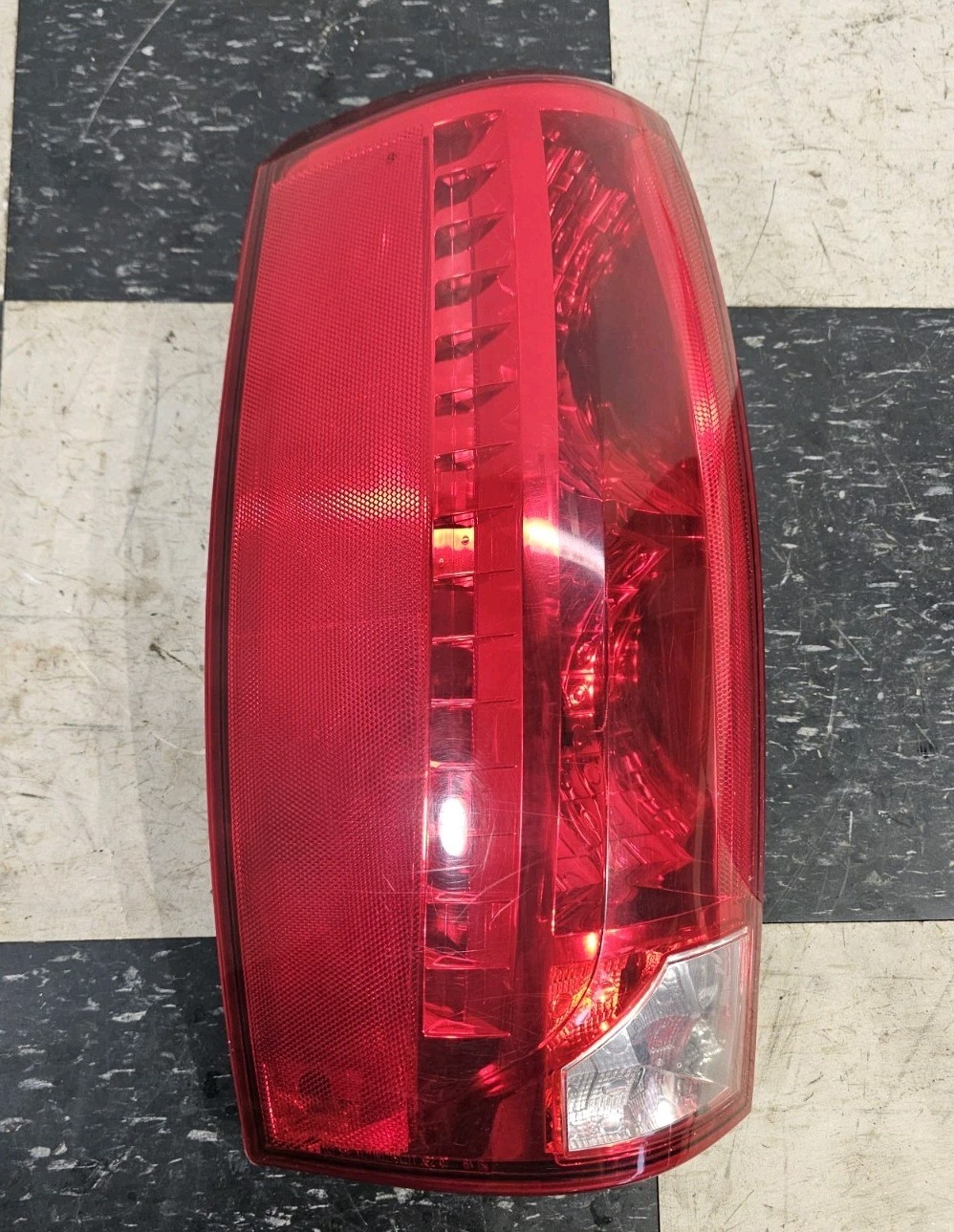 07-13 Cadillac Escalade EXT LH Left Driver Side Taillight Tail Light Lamp OEM 07-13 Cadillac Escalade EXT LH Left Driver Side Taillight Tail Light Lamp OEM