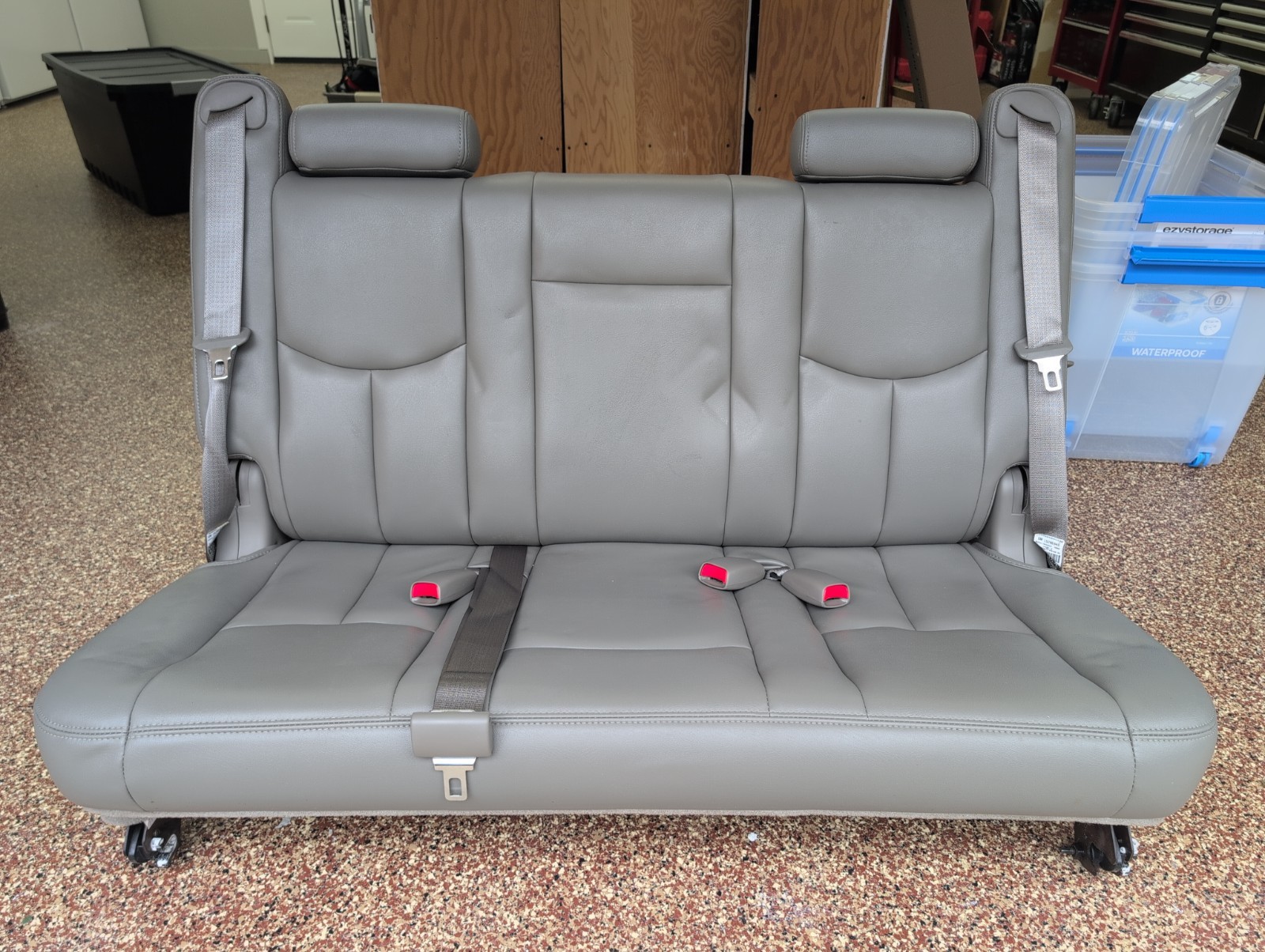 2001-2006 Chevrolet Suburban 2500 Yukon XL OEM 3rd Row Seat - Gray 2001-2006 Chevrolet Suburban 2500 Yukon XL OEM 3rd Row Seat - Gray