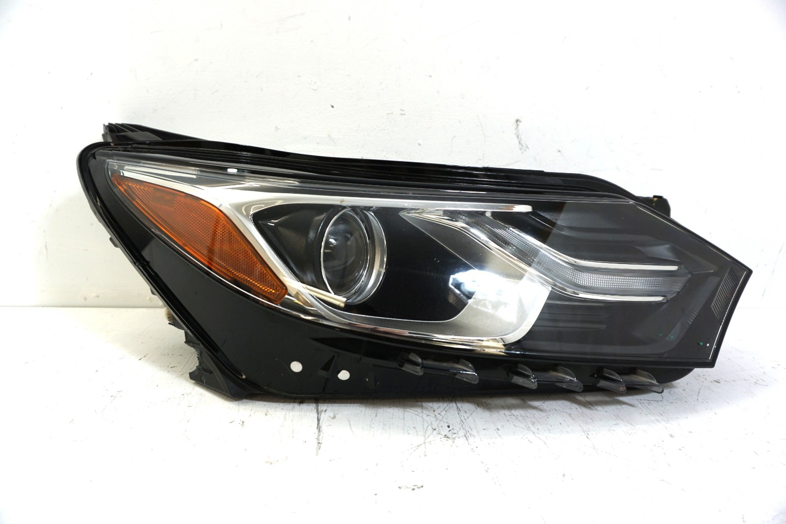 OEM 2018-2021 Chevrolet Equinox Right Side RH Xenon Headlight 84258448