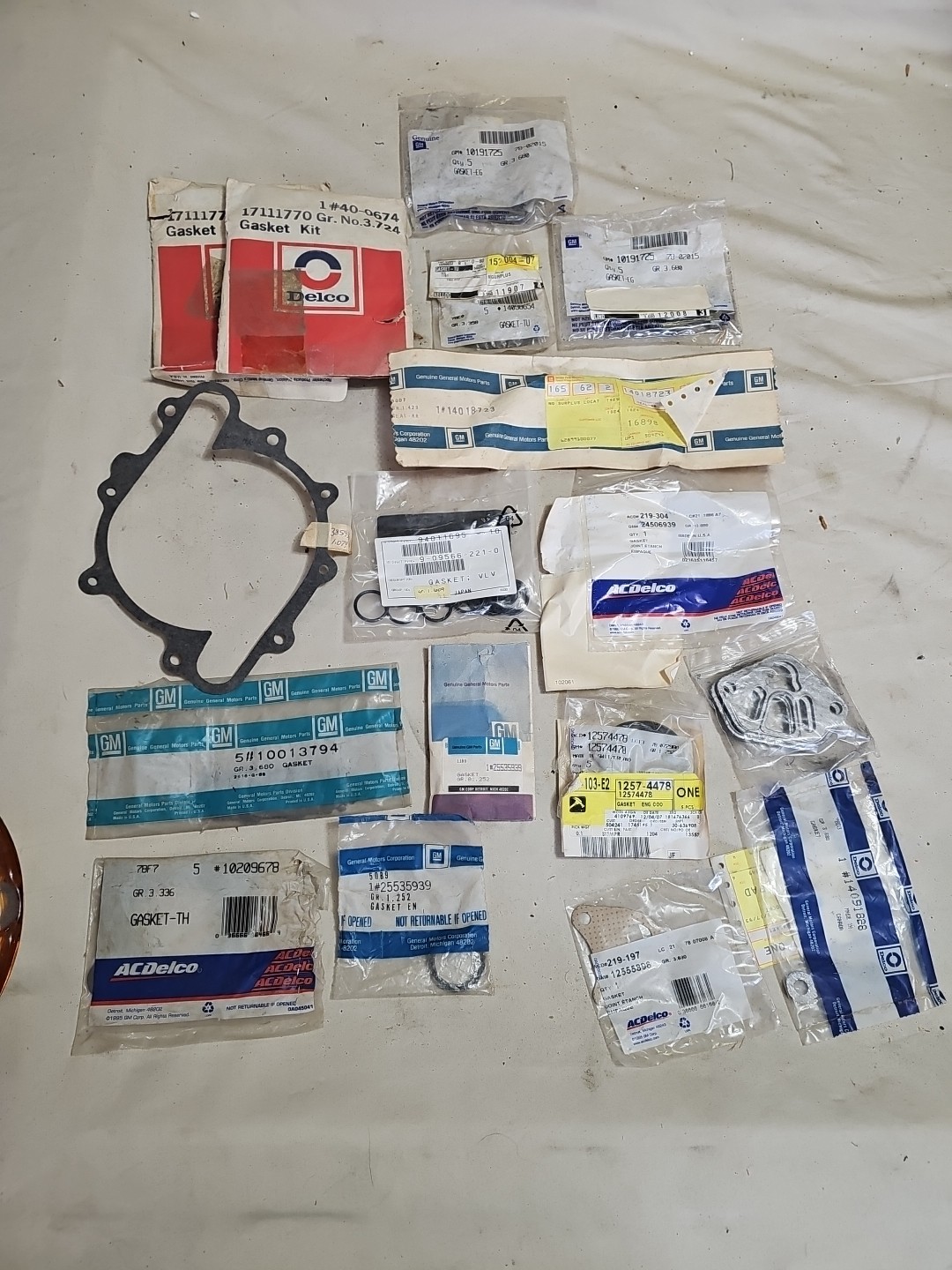LOT OF 17 NOS OEM GENUINE GENERAL MOTORS GM MIXED GASKETS 