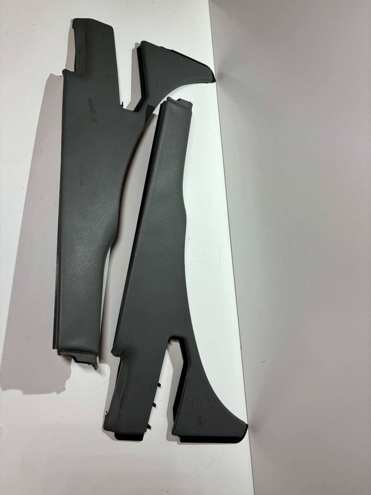 2306901241 Left Right Trim Flap Panel 2306901141 03-12 Mercedes Benz R230 SL600 2306901241 Left Right Trim Flap Panel 2306901141 03-12 Mercedes Benz R230 SL600