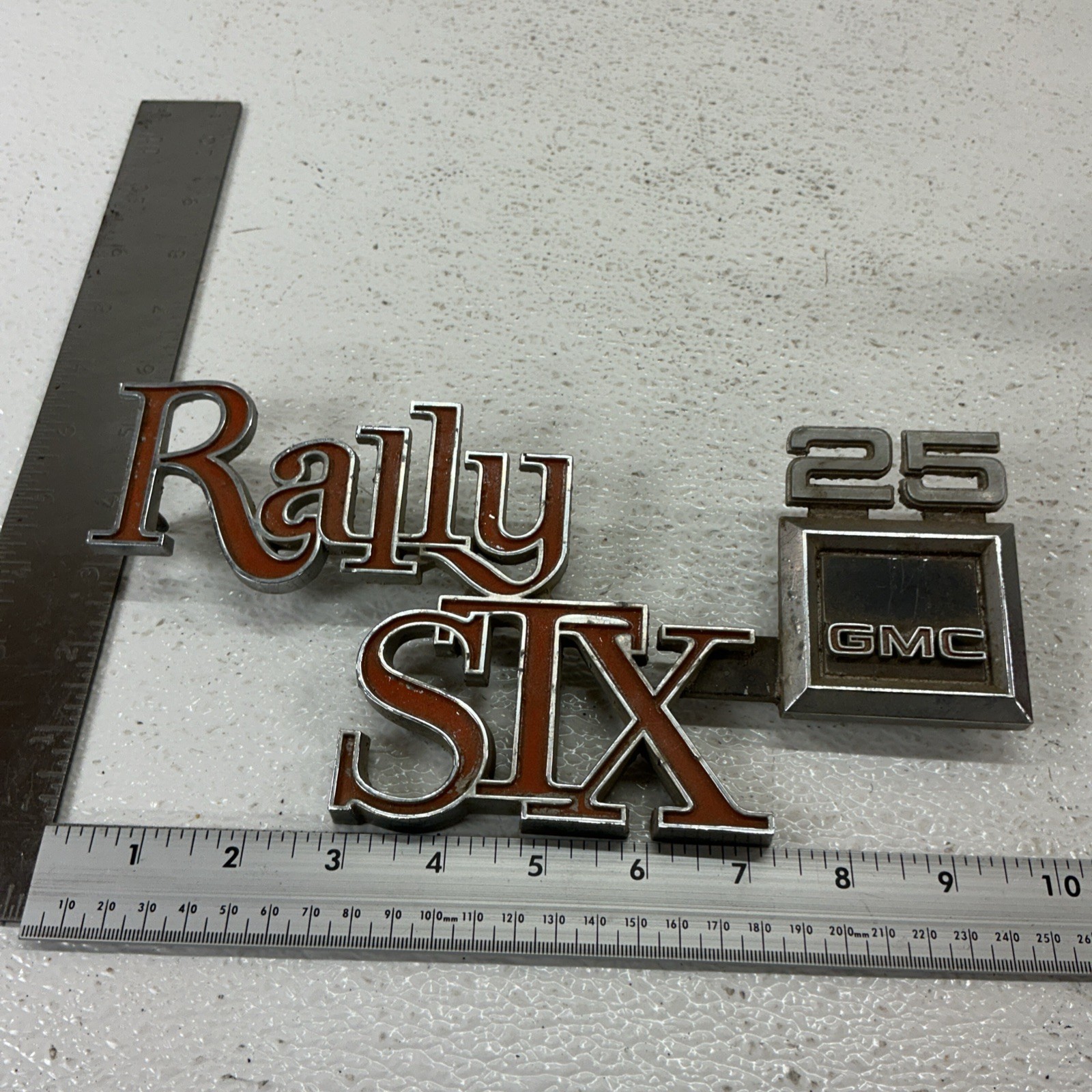 EMBLEM RALLY SIX 25 GMC CLASSIC TRUCK PART GENUINE 1973-1987