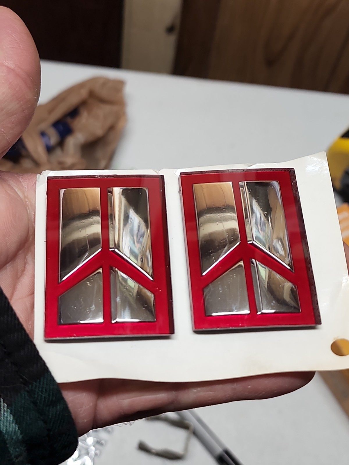 1980'S - 1990'S Oldsmobile Plastic Stick-on Tail Light Emblems NOS GM Set Of 2 1980'S - 1990'S Oldsmobile Plastic Stick-on Tail Light Emblems NOS GM Set Of 2
