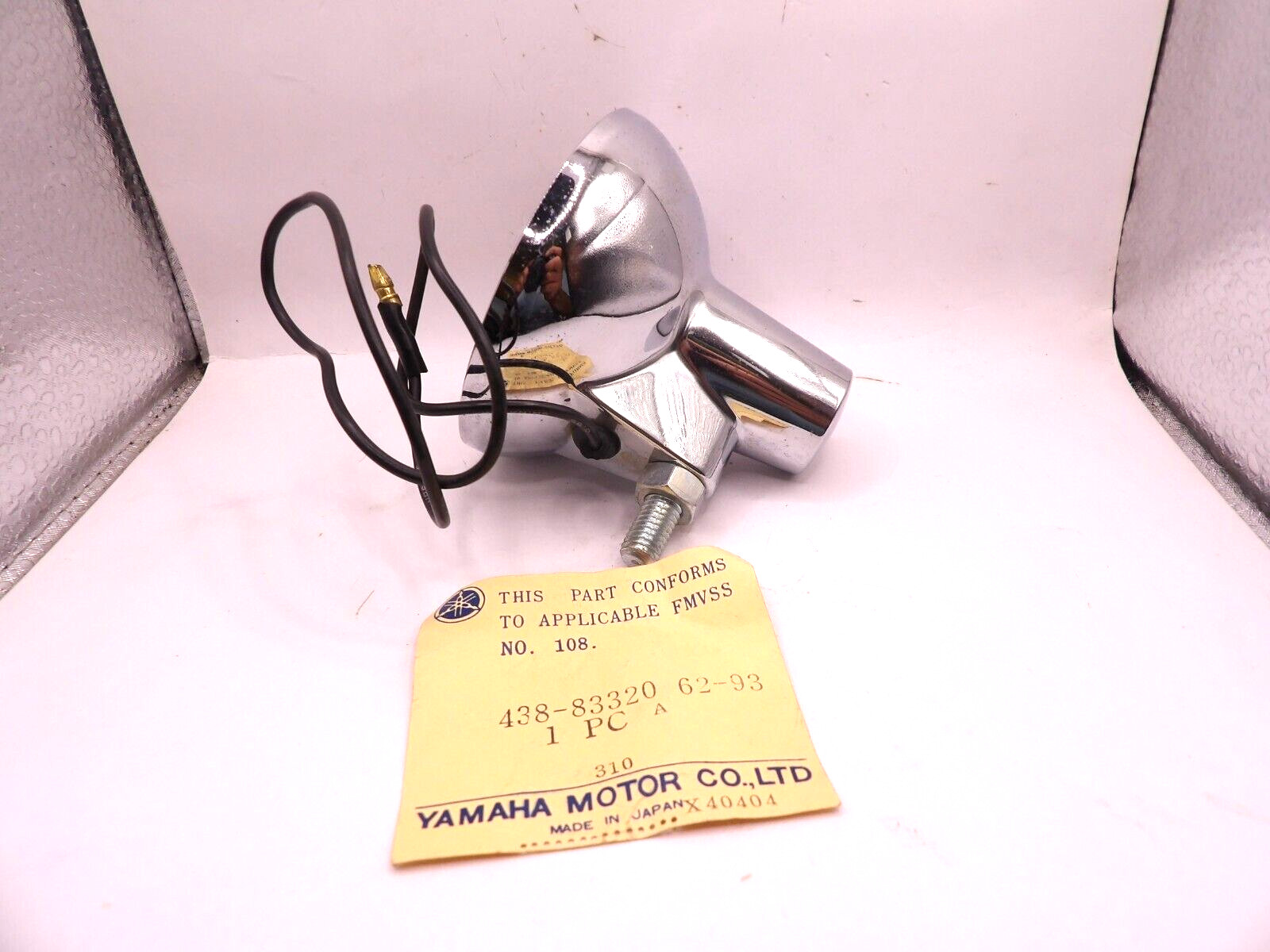 NOS Yamaha DT250 360 400 Genuine Front Turn Singal Housing #1 438-83320-62-93