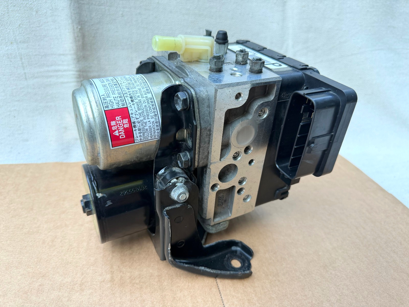 2007-2011 Toyota Camry Hybrid Anti Lock ABS Brake Pump 44510-30290 OEM 2007-2011 Toyota Camry Hybrid Anti Lock ABS Brake Pump 44510-30290 OEM