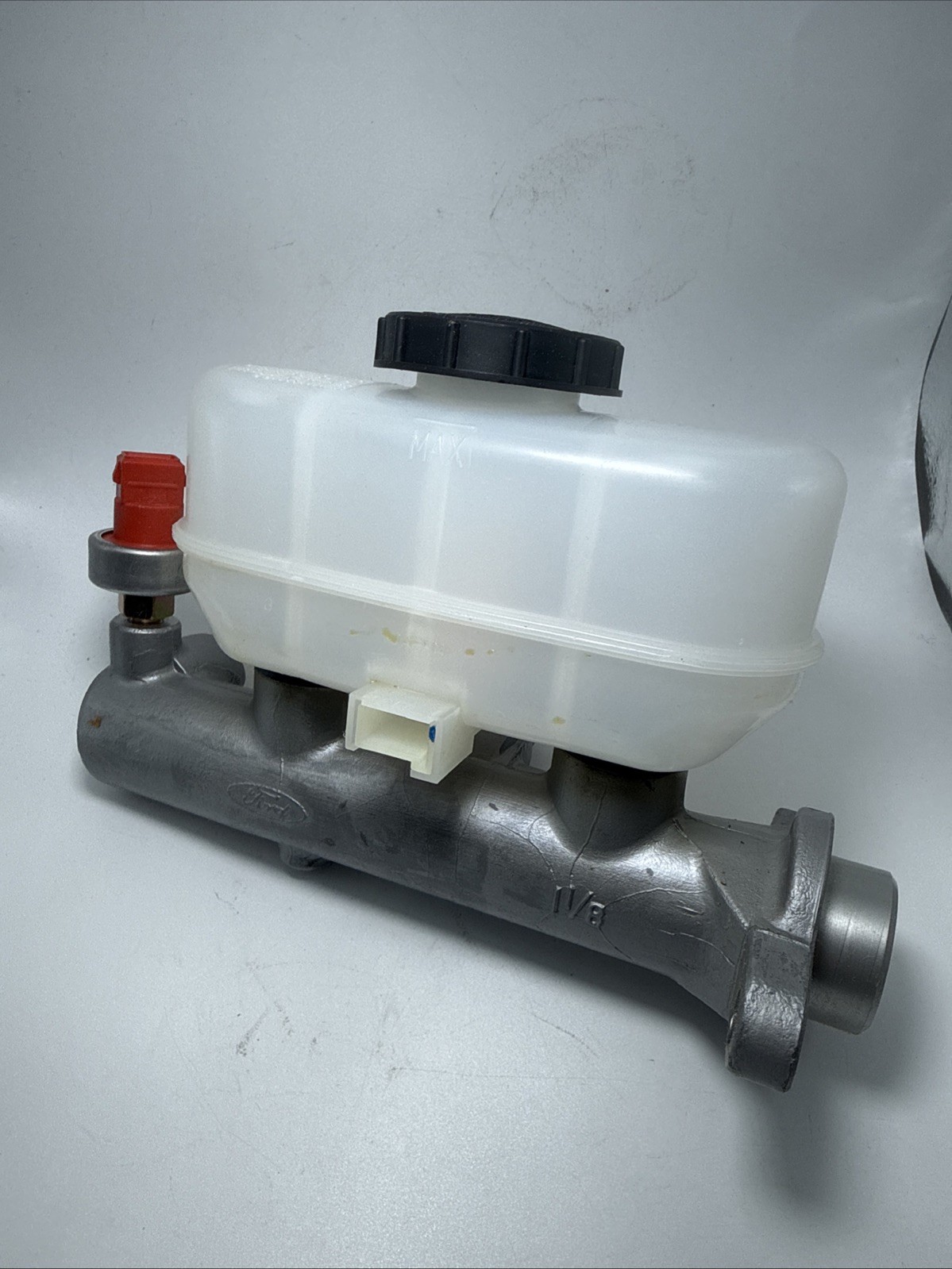 Ford F4TZ-2140-H Brake Master Cylinder with Reservoir. OEM NOS