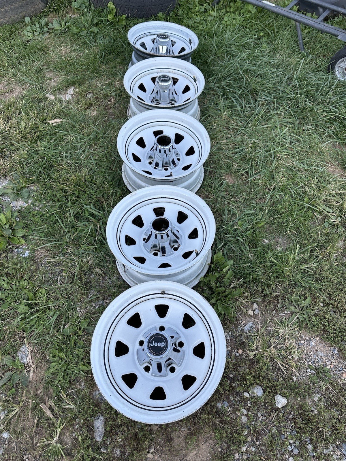 Jeep CJ 15x7 original paint patina wheels (1983) Jeep CJ 15x7 original paint patina wheels (1983)