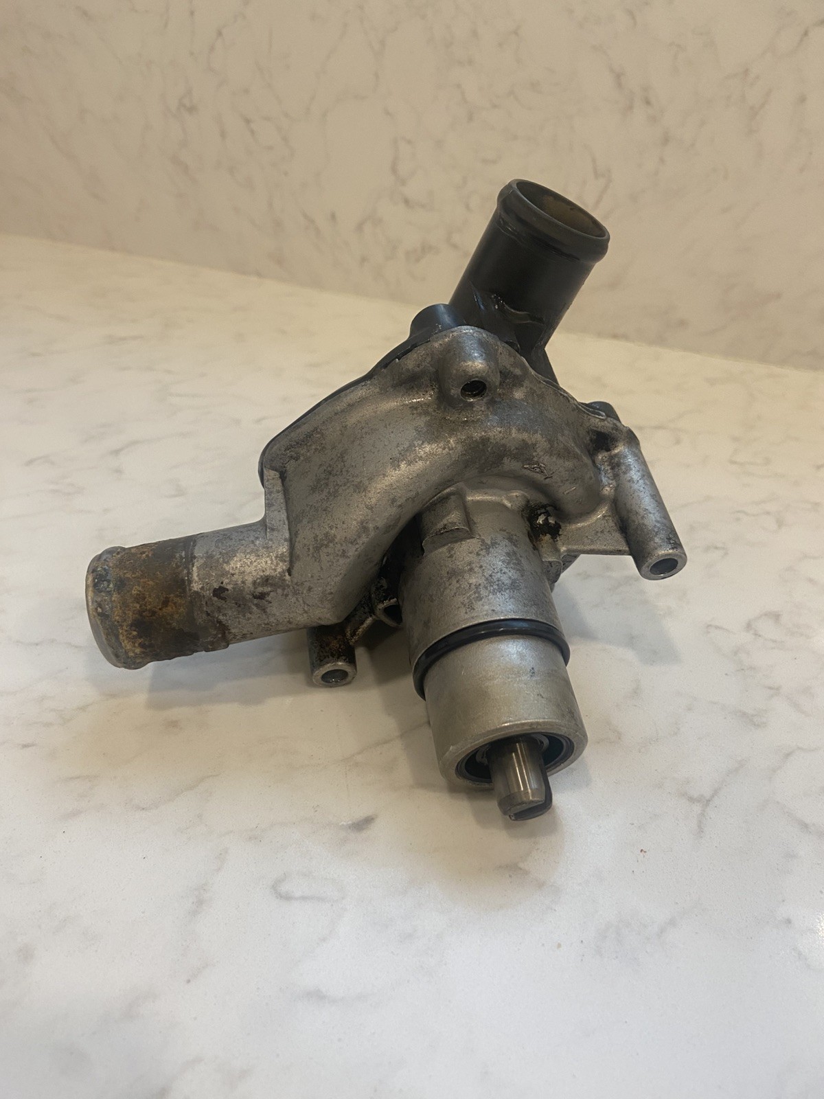 1997 97-00 Honda CBR1100XX Blackbird CBR1100 Engine Motor Water Pump Housing 1997 97-00 Honda CBR1100XX Blackbird CBR1100 Engine Motor Water Pump Housing