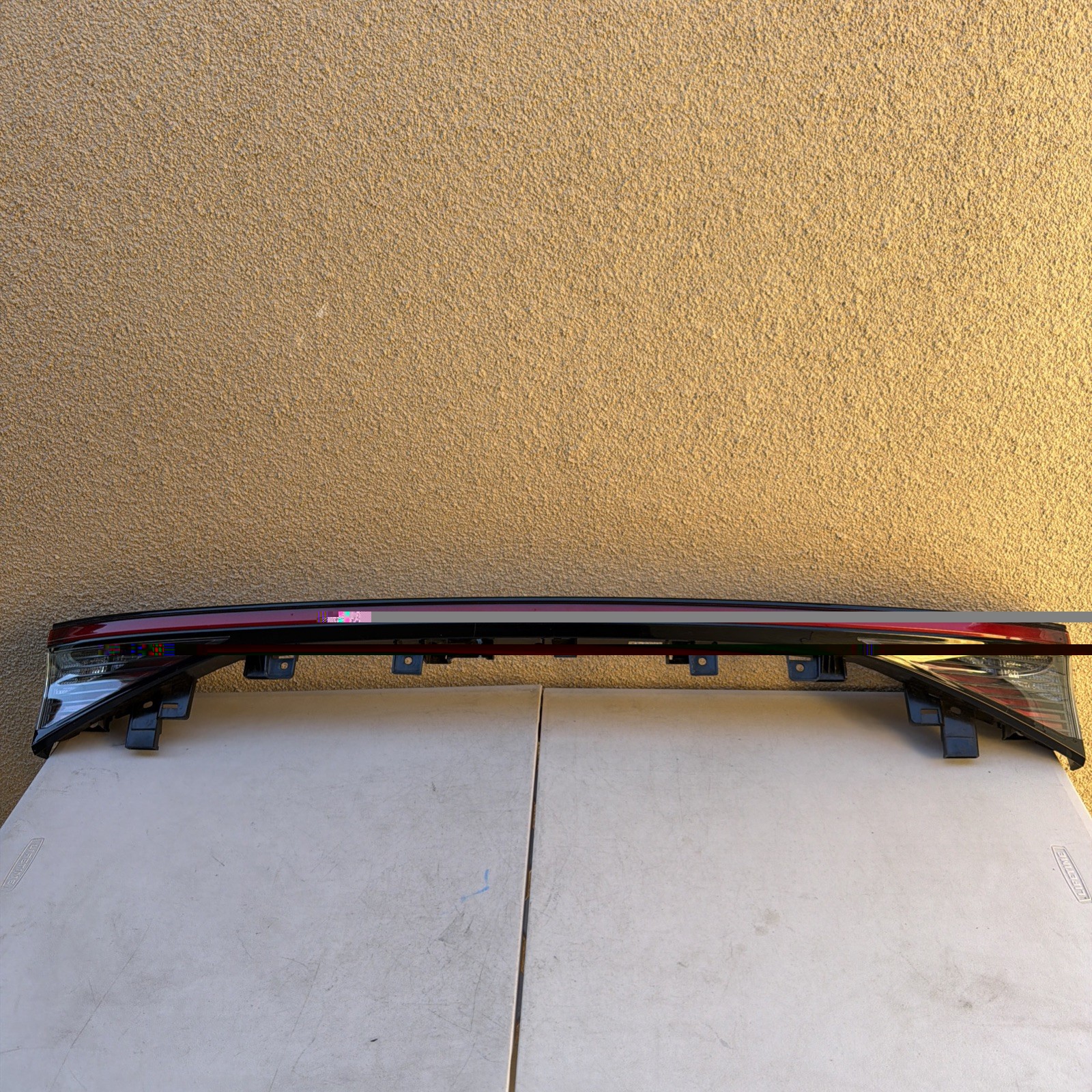 2023-2025 TOYOTA BZ4X CENTER TAIL LIGHT OEM 2023-2025 TOYOTA BZ4X CENTER TAIL LIGHT OEM
