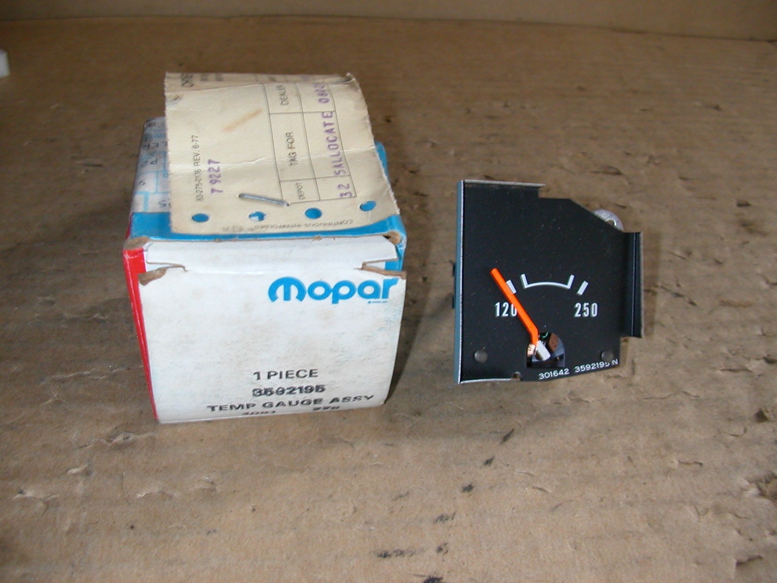 VINTAGE NOS MOPAR 1972-76 A-BODY DART/DUSTER/DEMON TEMPERATURE GAUGE - #3592195