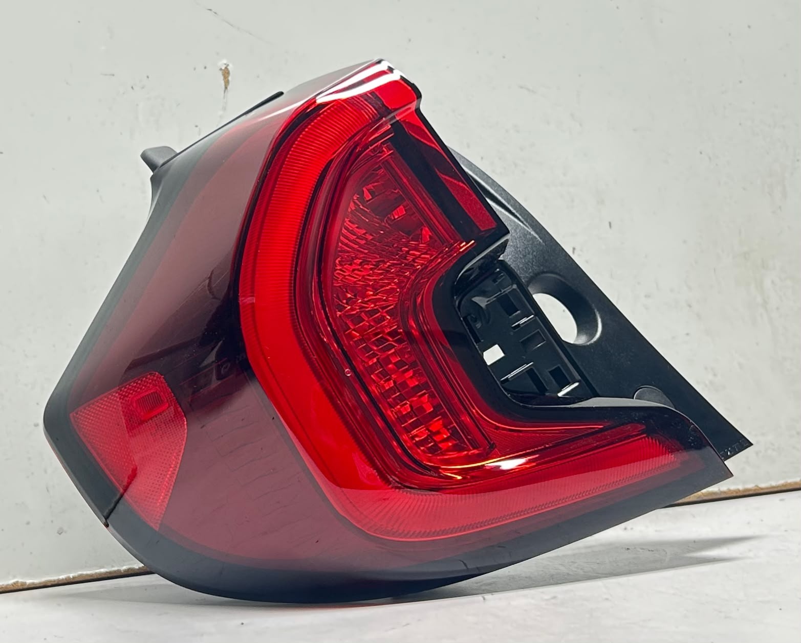 OEM ORIGINAL GMC Terrain 2022-2025 LED Left DRIVER SIDE Taillight 87838559 OEM ORIGINAL GMC Terrain 2022-2025 LED Left DRIVER SIDE Taillight 87838559
