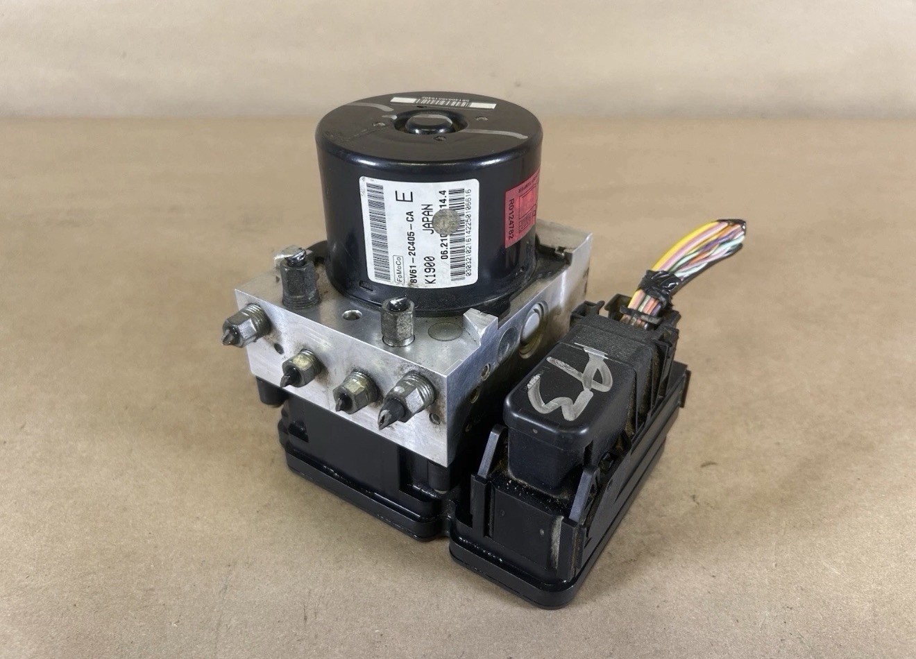 2010-2011 Mazda 3 ABS Brake Pump Actuator Module OEM 8V61-2C405-CA 2010-2011 Mazda 3 ABS Brake Pump Actuator Module OEM 8V61-2C405-CA