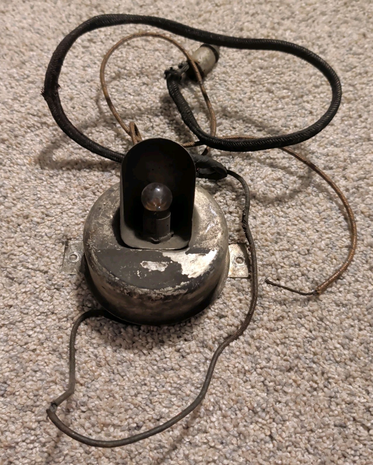 Vintage Original Accessory RETRACTABLE EMERGENCY-TROUBLE-TRUNK-UNDER HOOD LIGHT. Vintage Original Accessory RETRACTABLE EMERGENCY-TROUBLE-TRUNK-UNDER HOOD LIGHT.